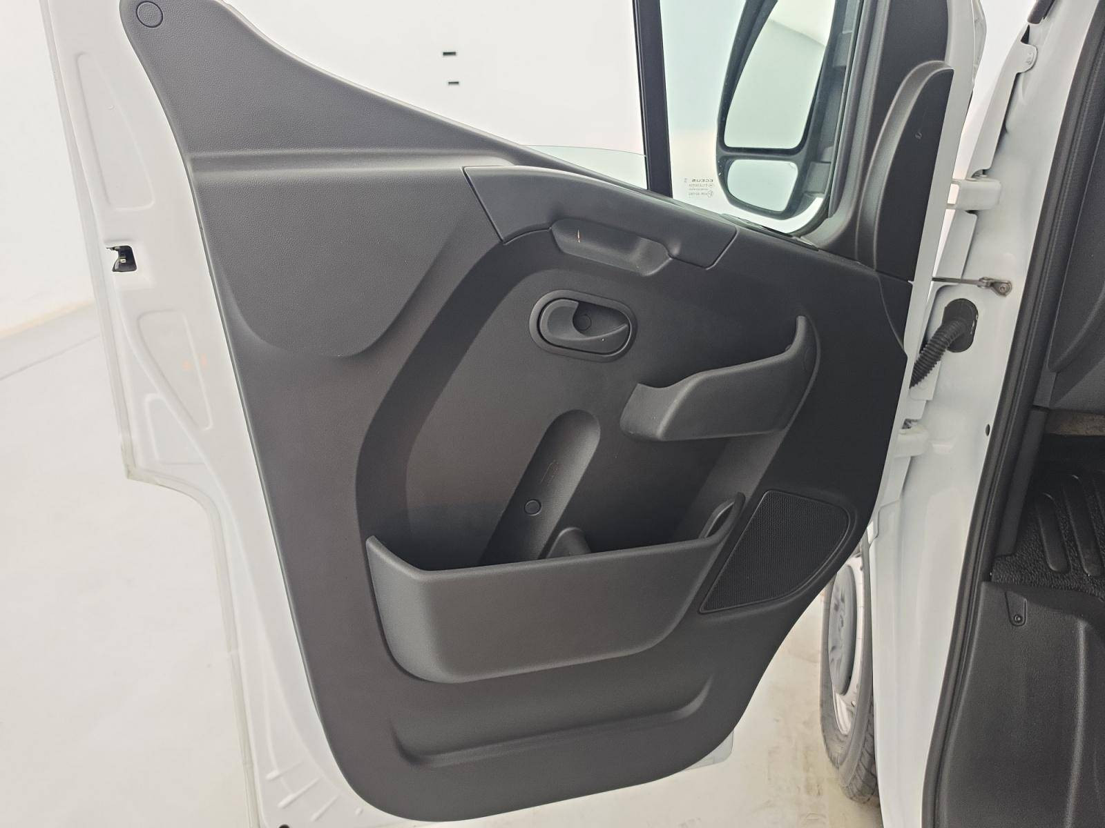 Vente en ligne Renault Master Fourgon MASTER FGN TRAC F3500 L3H3 BLUE DCI 135 au prix de 25 990 €