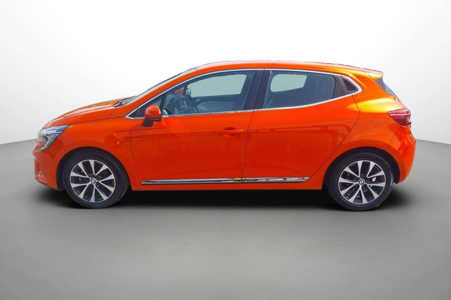 Vente en ligne Renault Clio 5 Clio E-Tech 140 - 21N au prix de 16 590 €