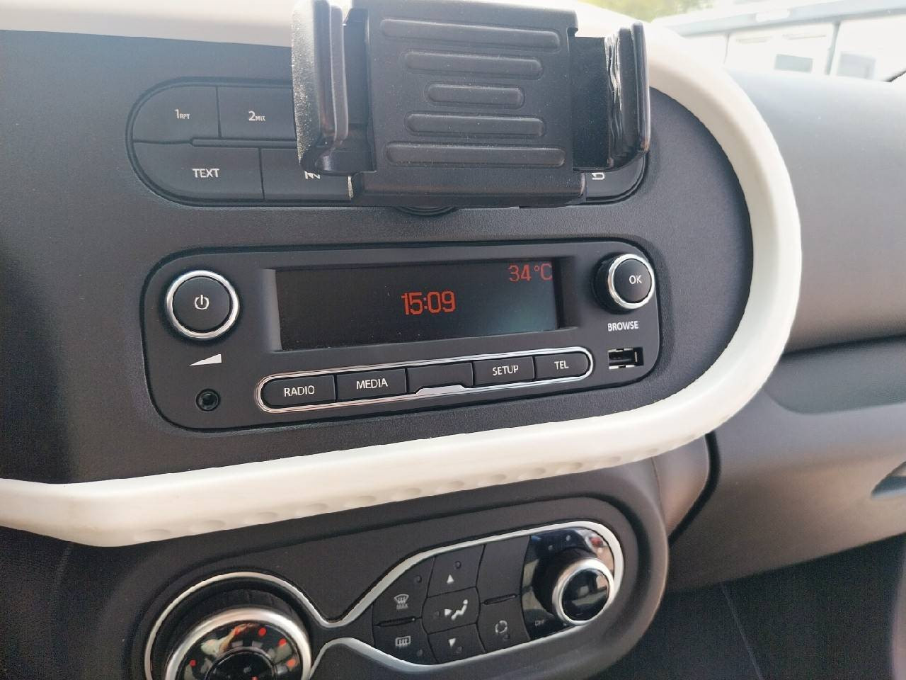 Vente en ligne Renault Twingo Electrique Twingo III E-Tech au prix de 11 990 €