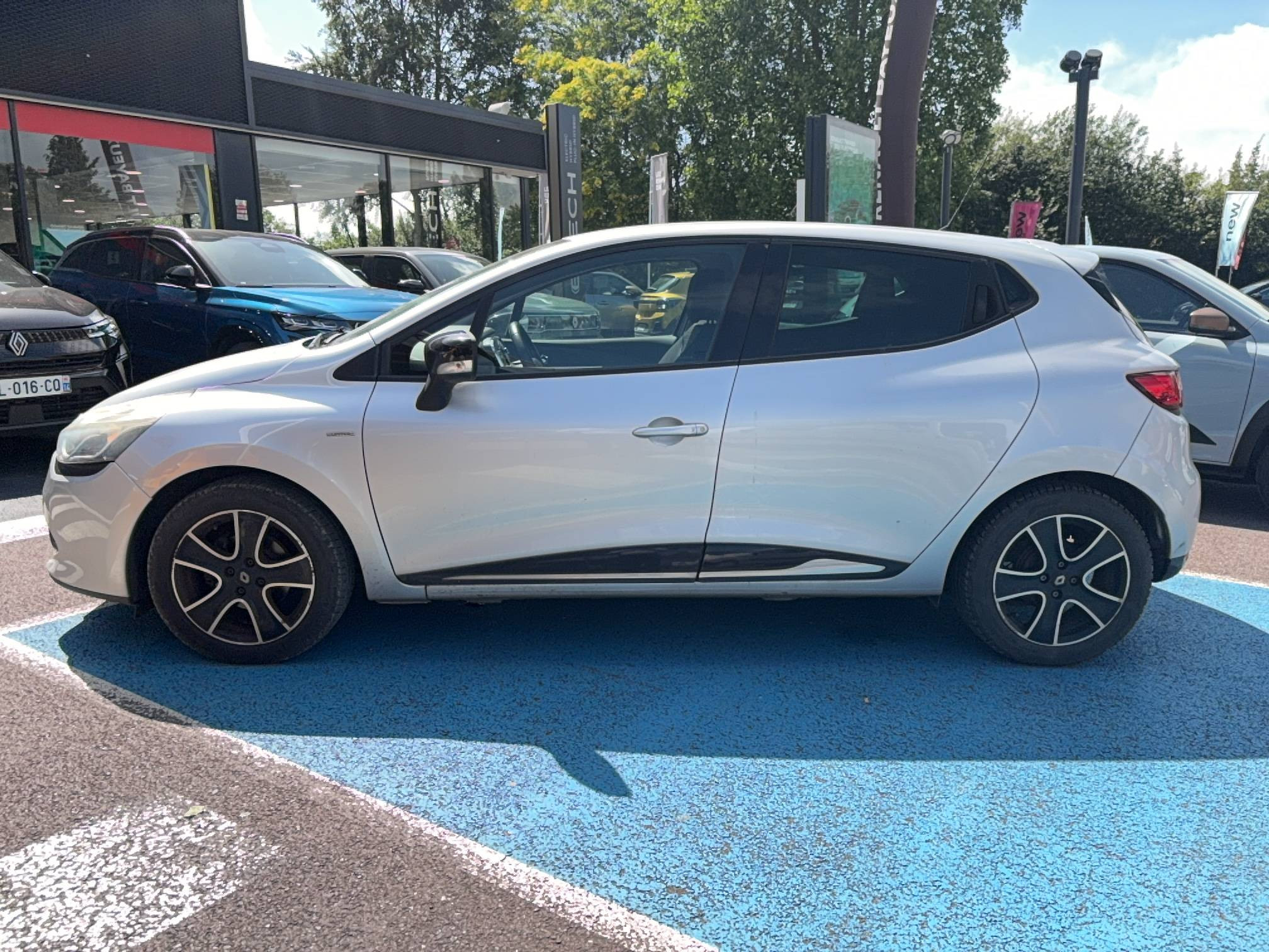 Vente en ligne Renault Clio 4  dCi 75 eco2 au prix de 9 590 €