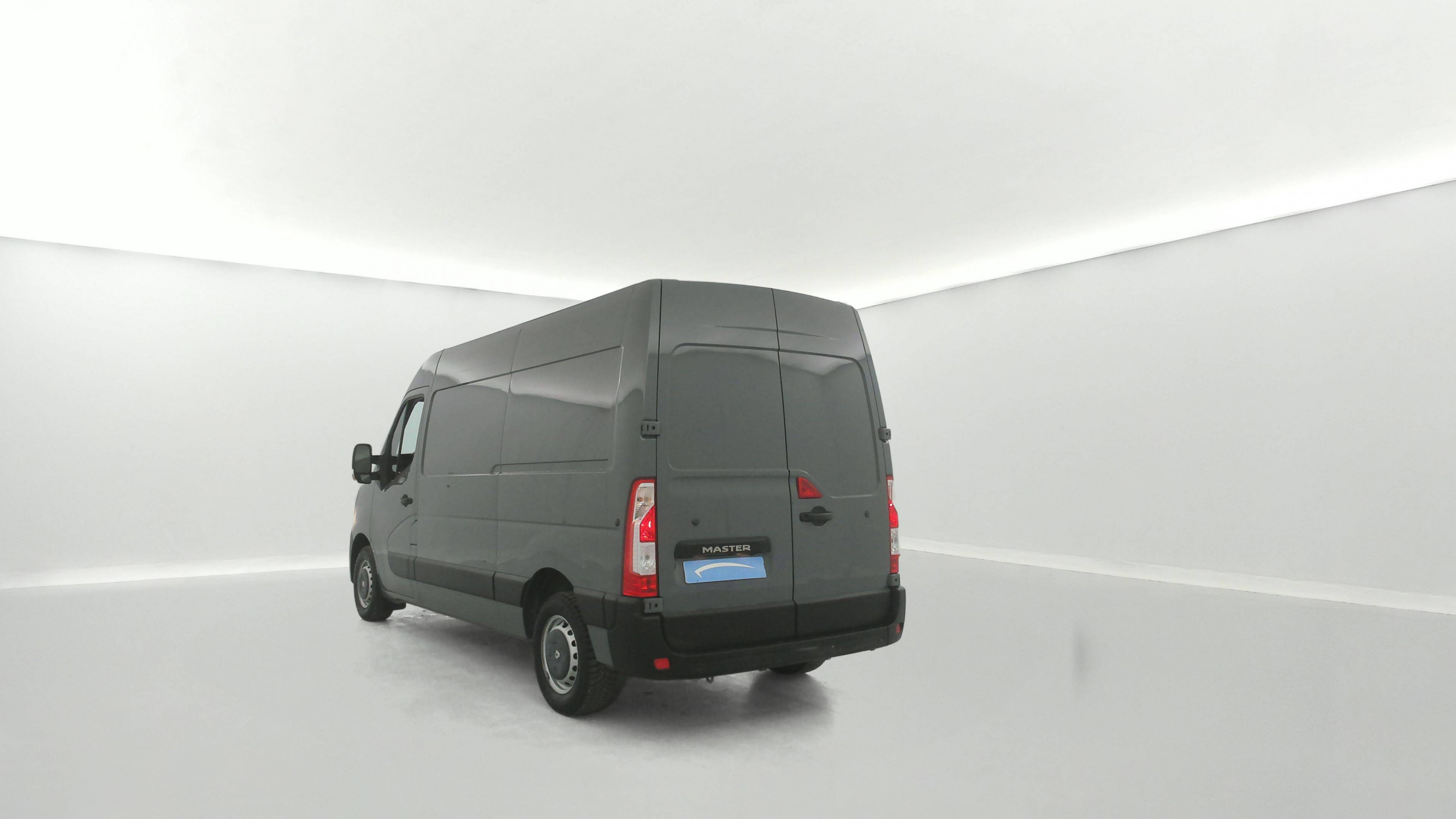 Vente en ligne Renault Master Fourgon MASTER FGN TRAC F3500 L2H2 DCI 135 au prix de 18 999 €
