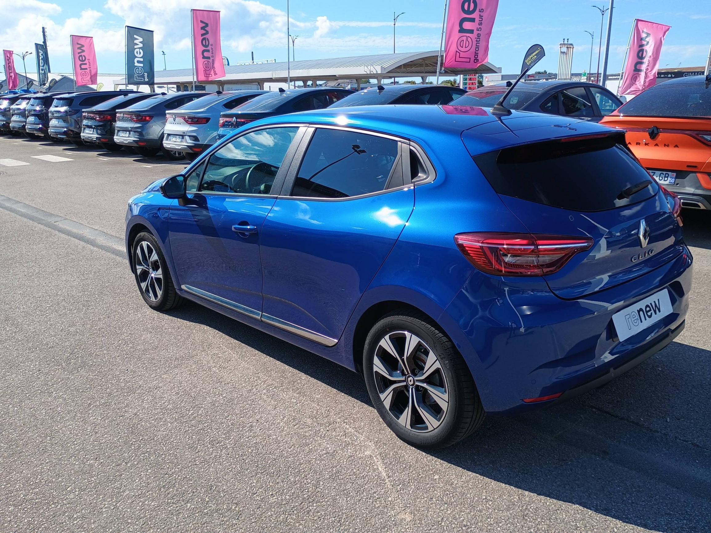 Vente en ligne Renault Clio 5 Clio E-Tech full hybrid 145 au prix de 15 890 €