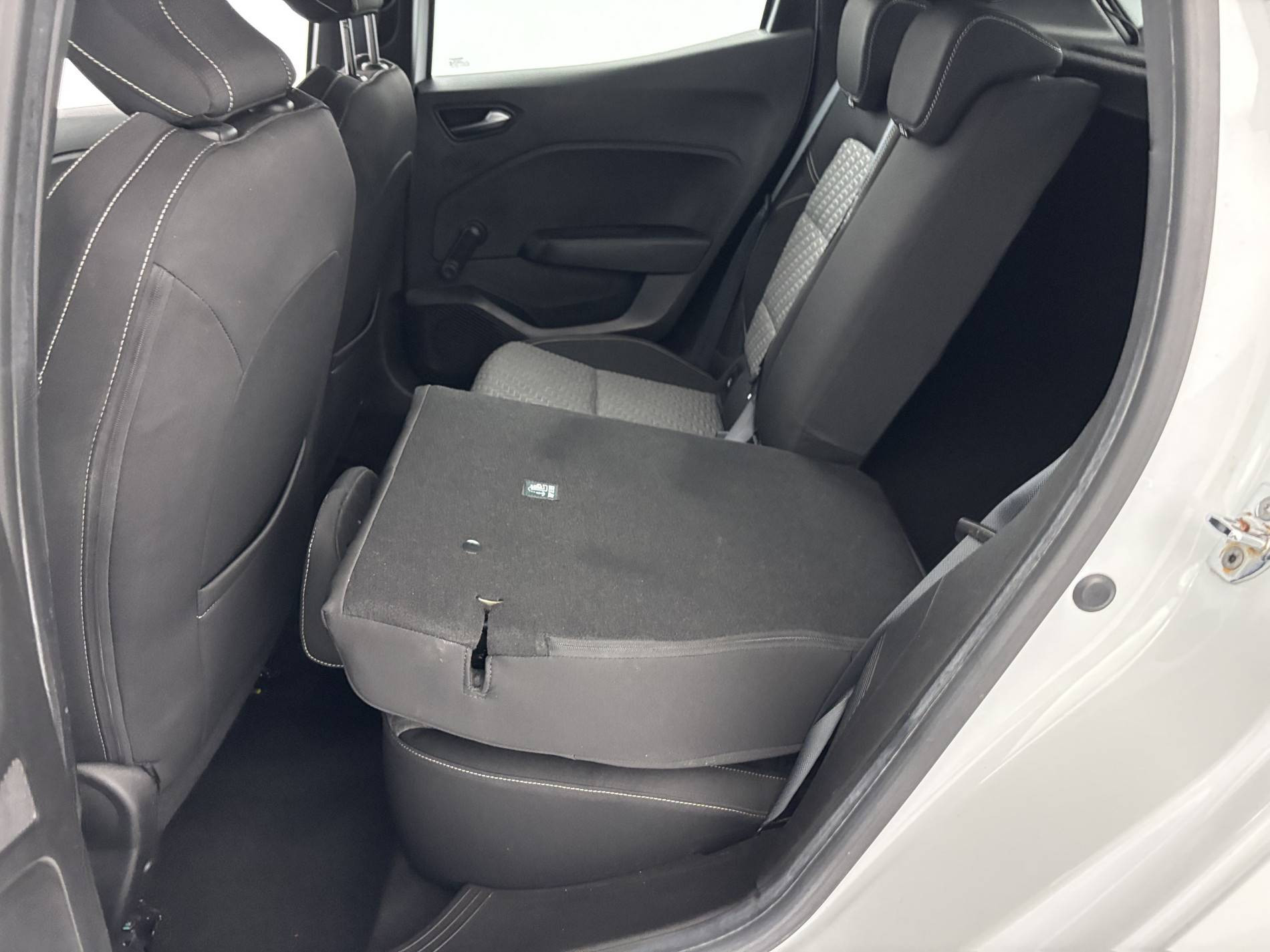 Vente en ligne Renault Clio 5 Clio E-Tech 140 - 21 au prix de 14 890 €