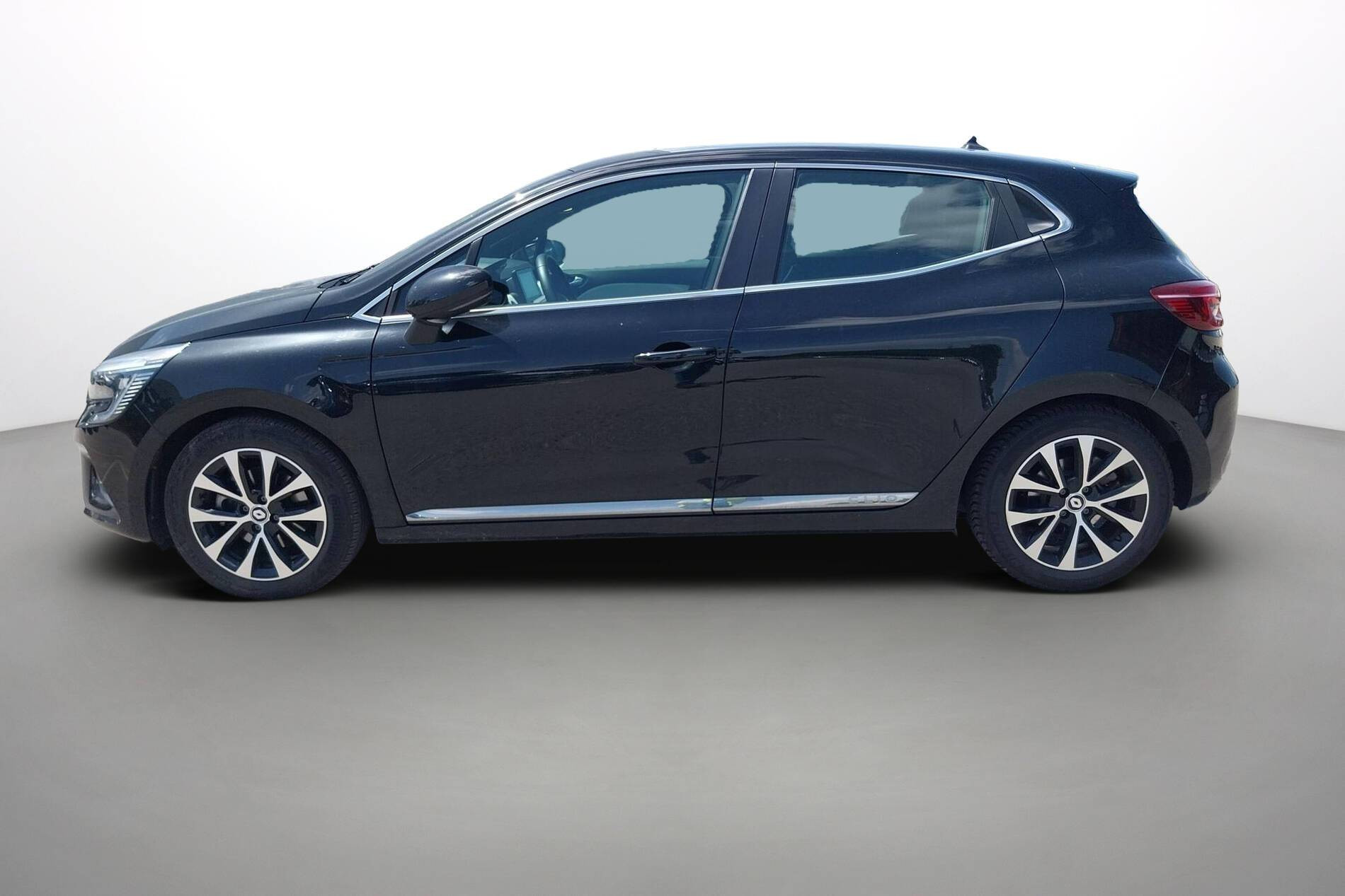 Vente en ligne Renault Clio 5 Clio E-Tech 140 - 21N au prix de 15 990 €