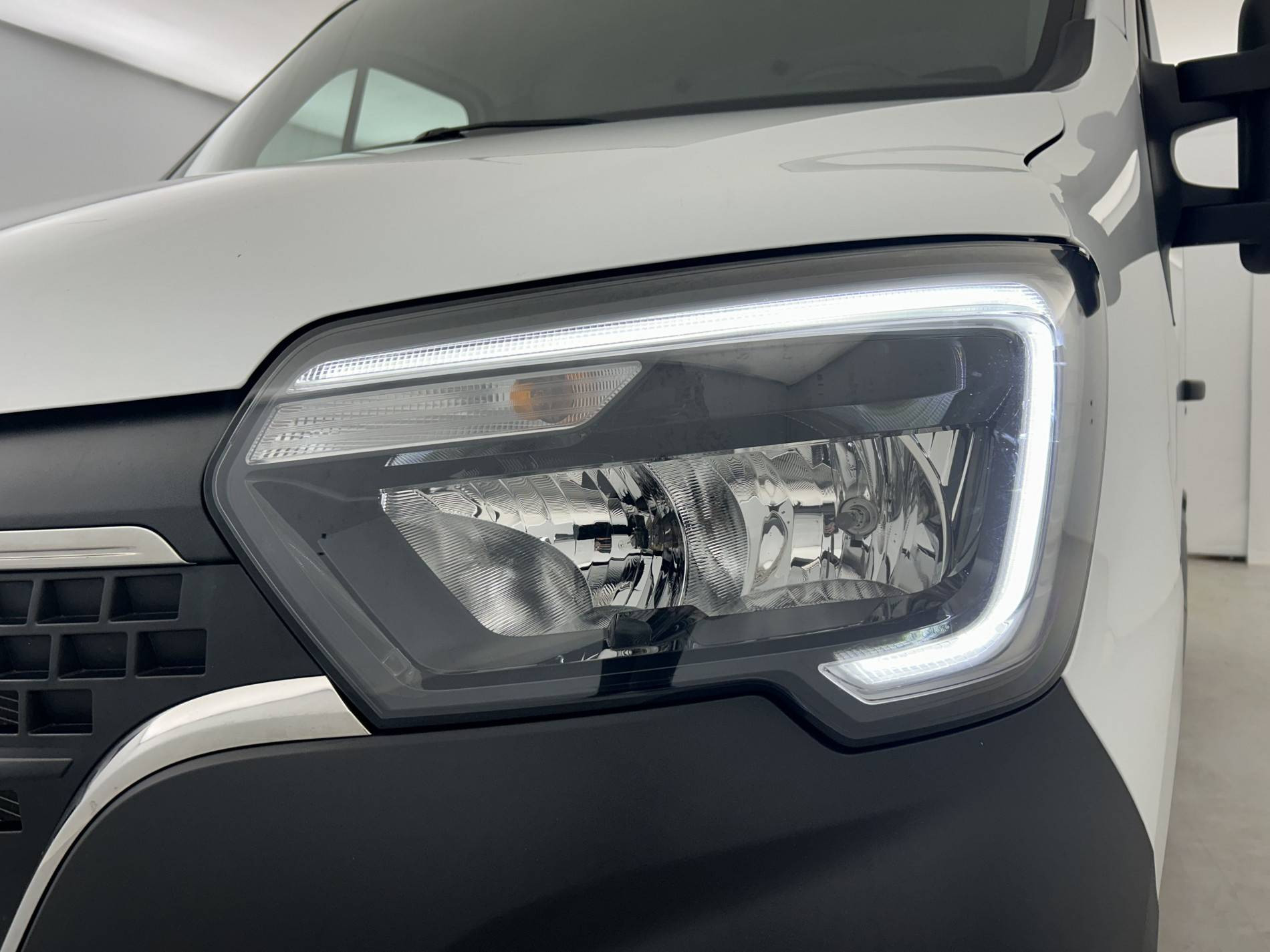 Vente en ligne Renault Master Fourgon MASTER FGN TRAC F3500 L2H2 BLUE DCI 135 au prix de 26 990 €