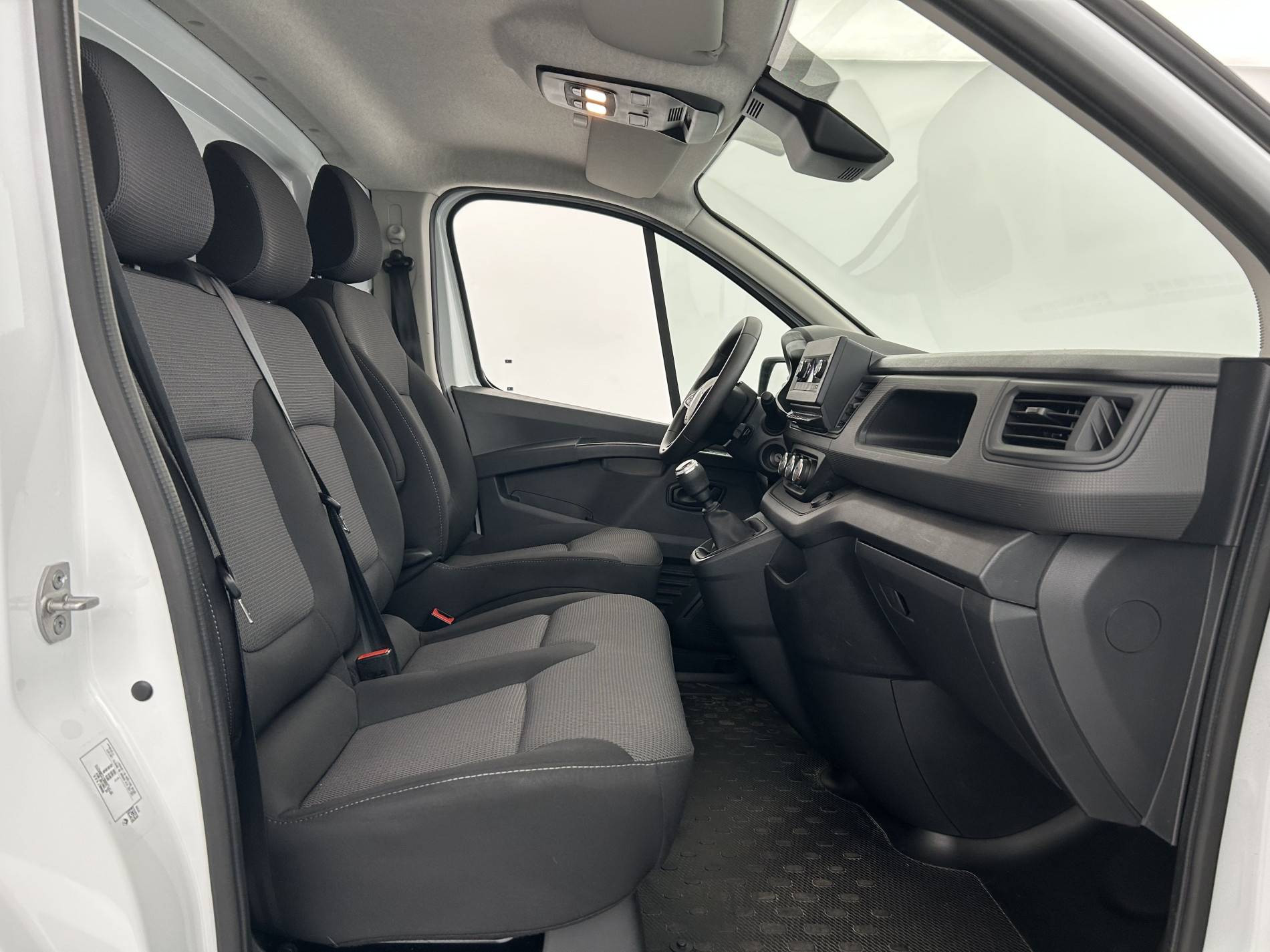 Vente en ligne Renault Trafic 3 Fourgon TRAFIC FG BLUE DCI 130 L1H1 3T GSR2 au prix de 23 990 €