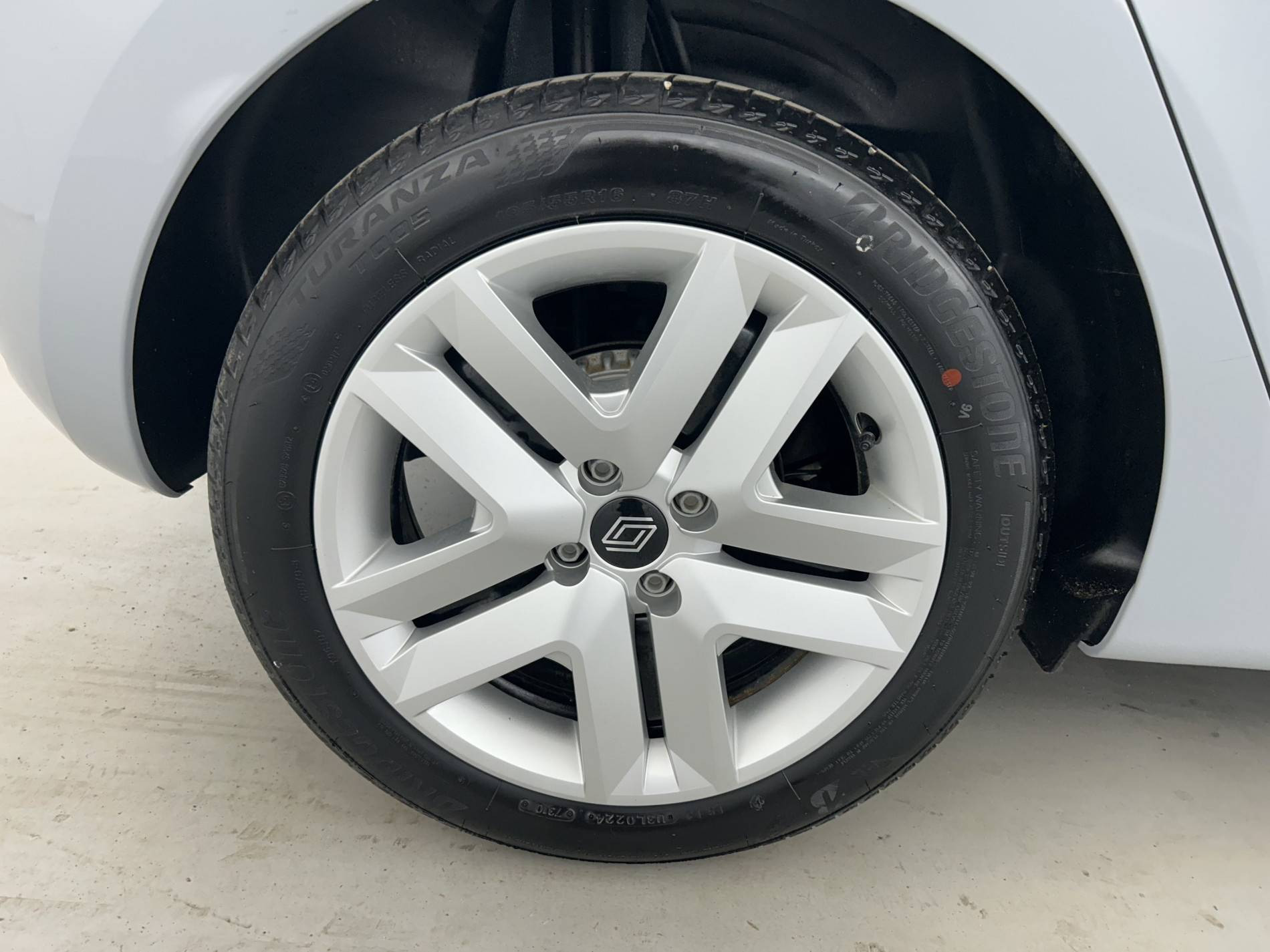 Vente en ligne Renault Clio 5 Clio TCe 90 au prix de 15 990 €