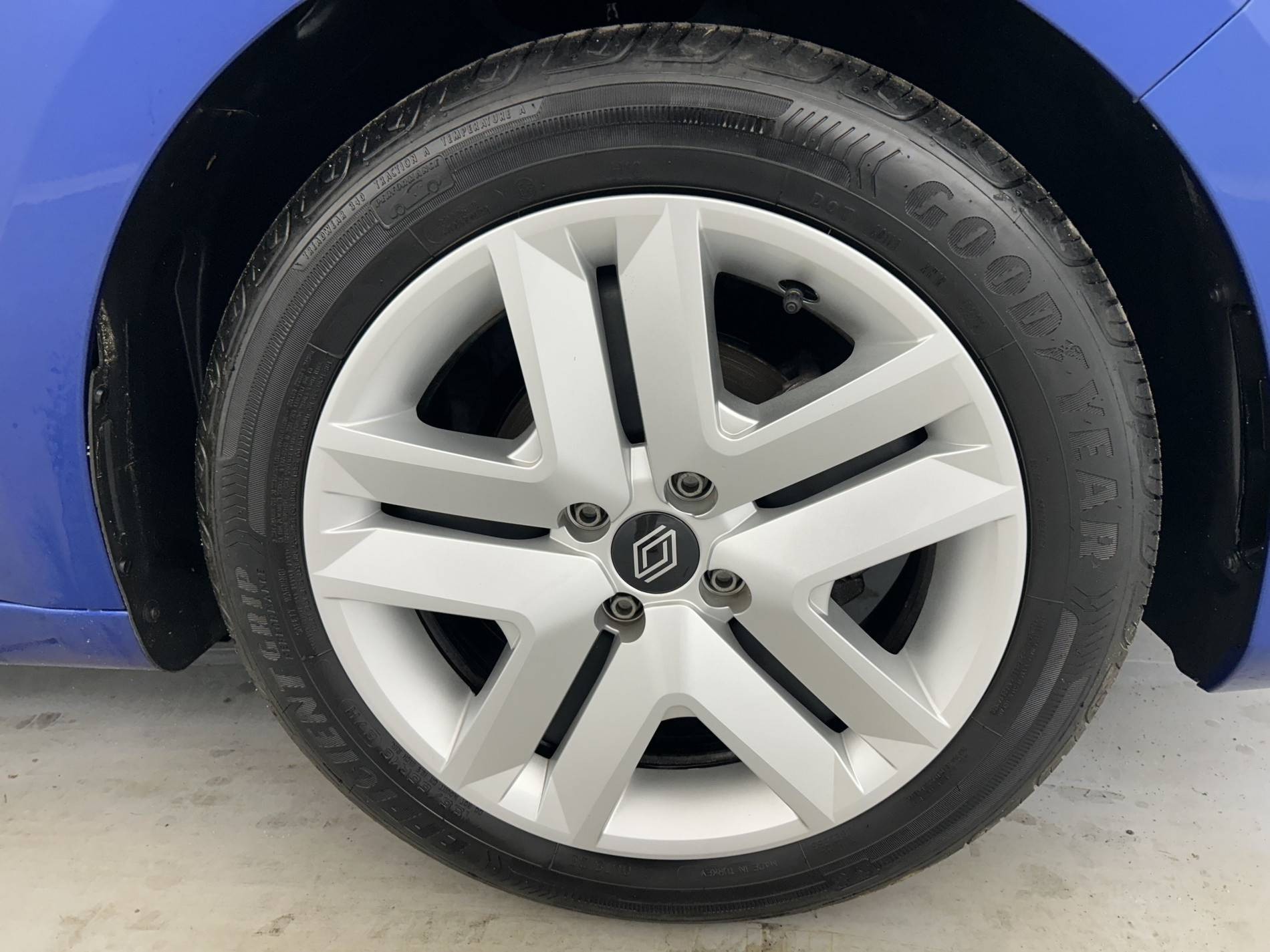 Vente en ligne Renault Clio 5 Clio TCe 90 au prix de 15 990 €
