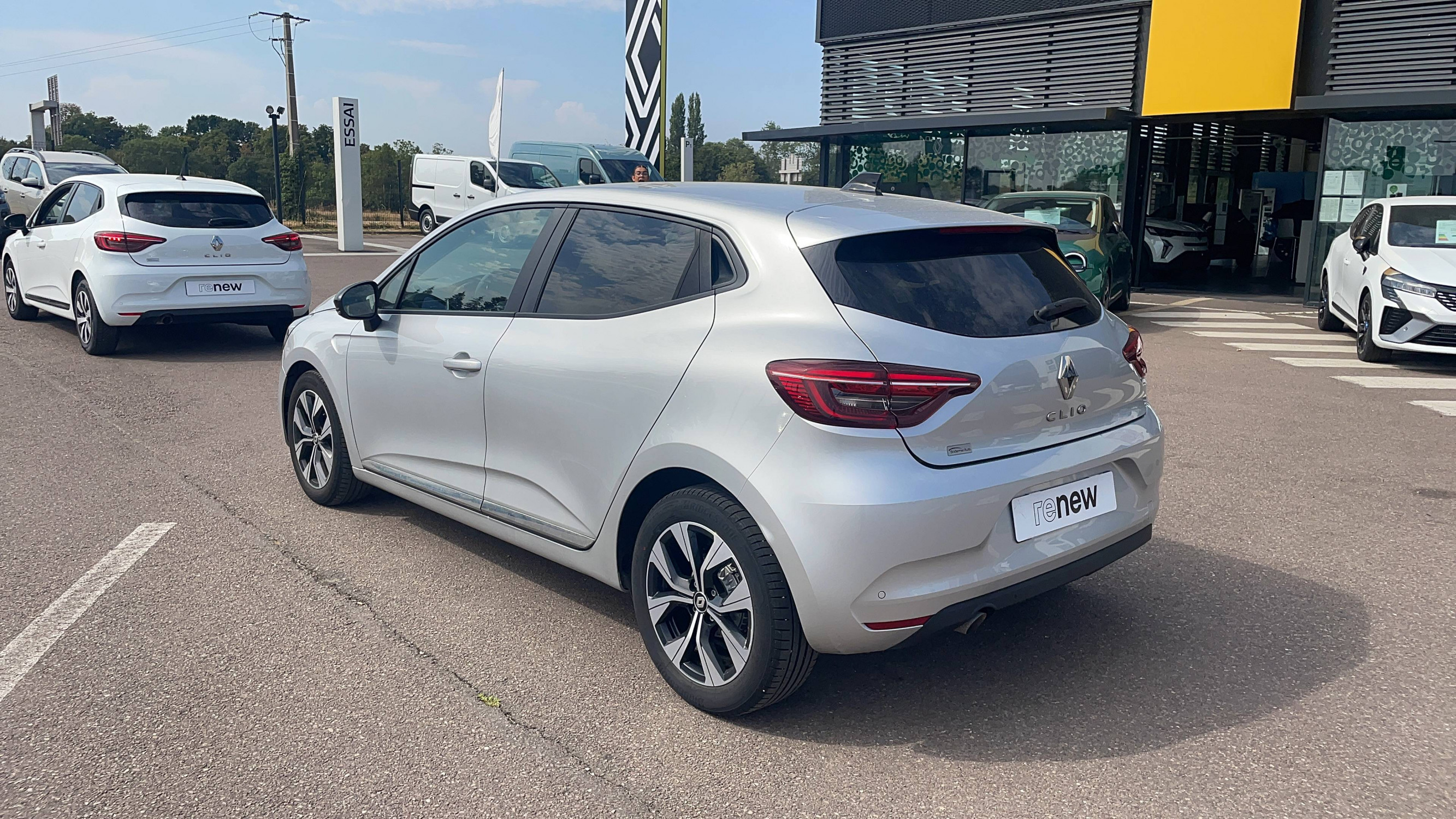 Vente en ligne Renault Clio 5 Clio TCe 100 GPL au prix de 14 490 €