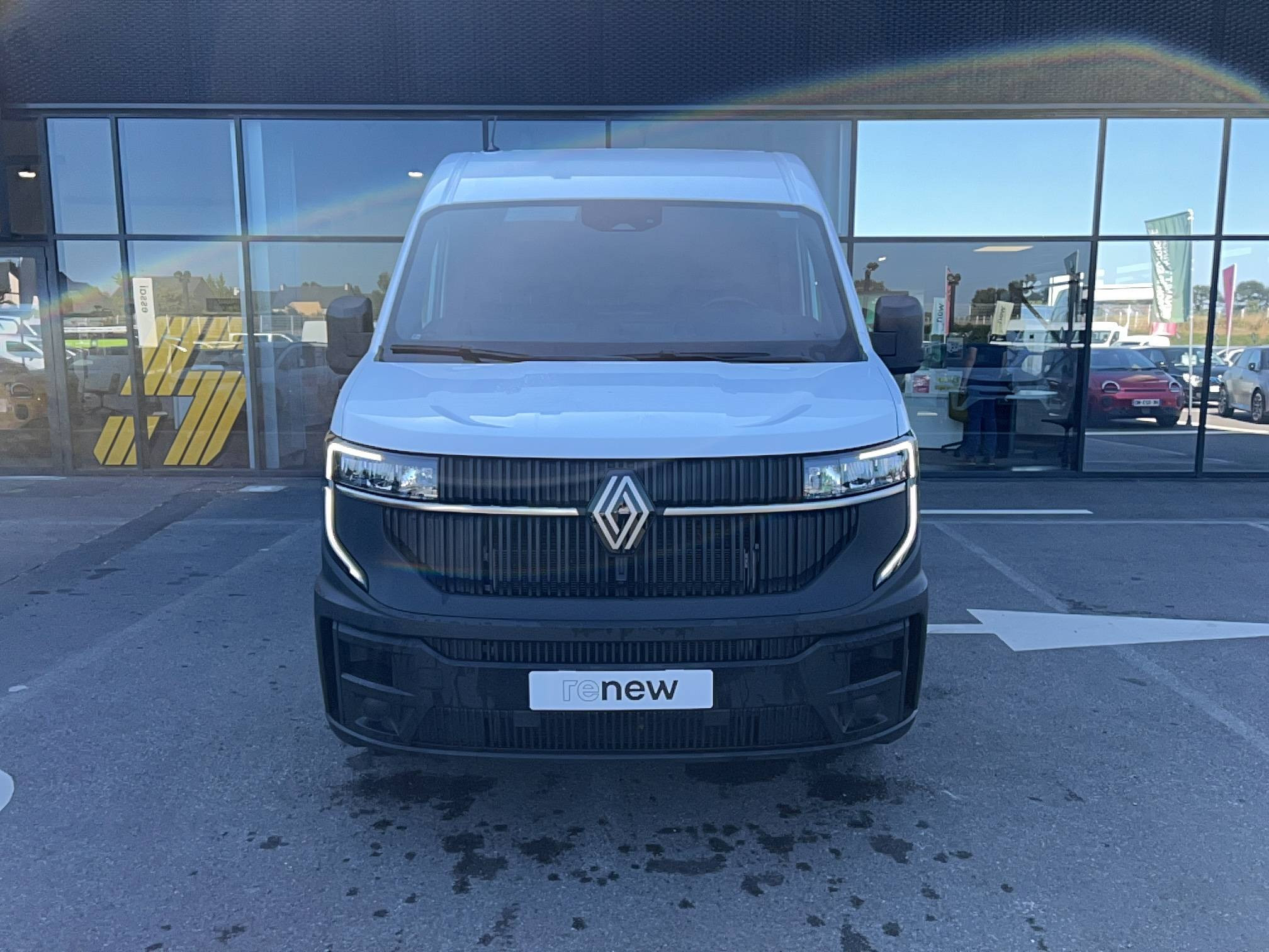 Vente en ligne Renault Master Fourgon MASTER FG BLUE DCI 130 L2H2 3T5 TR au prix de 29 990 €