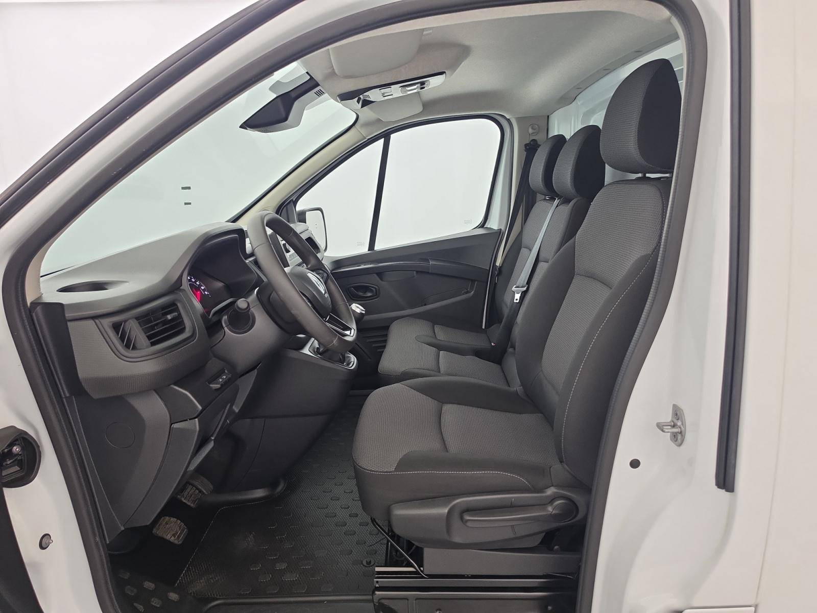 Vente en ligne Renault Trafic 3 Fourgon TRAFIC FG BLUE DCI 130 L1H1 3T GSR2 au prix de 23 900 €