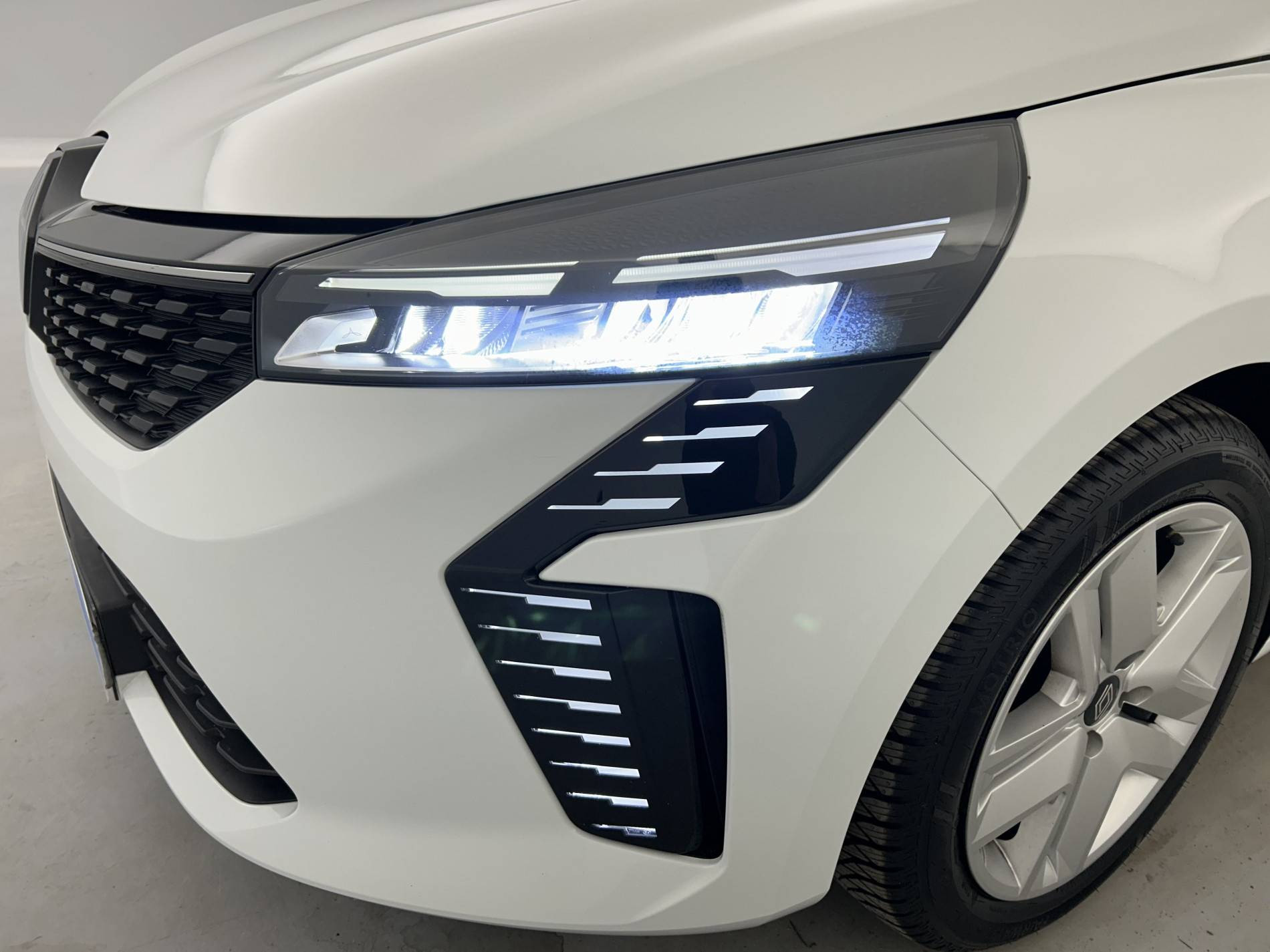 Vente en ligne Renault Clio 5 Clio E-Tech full hybrid 145 ch GSR2 au prix de 19 790 €