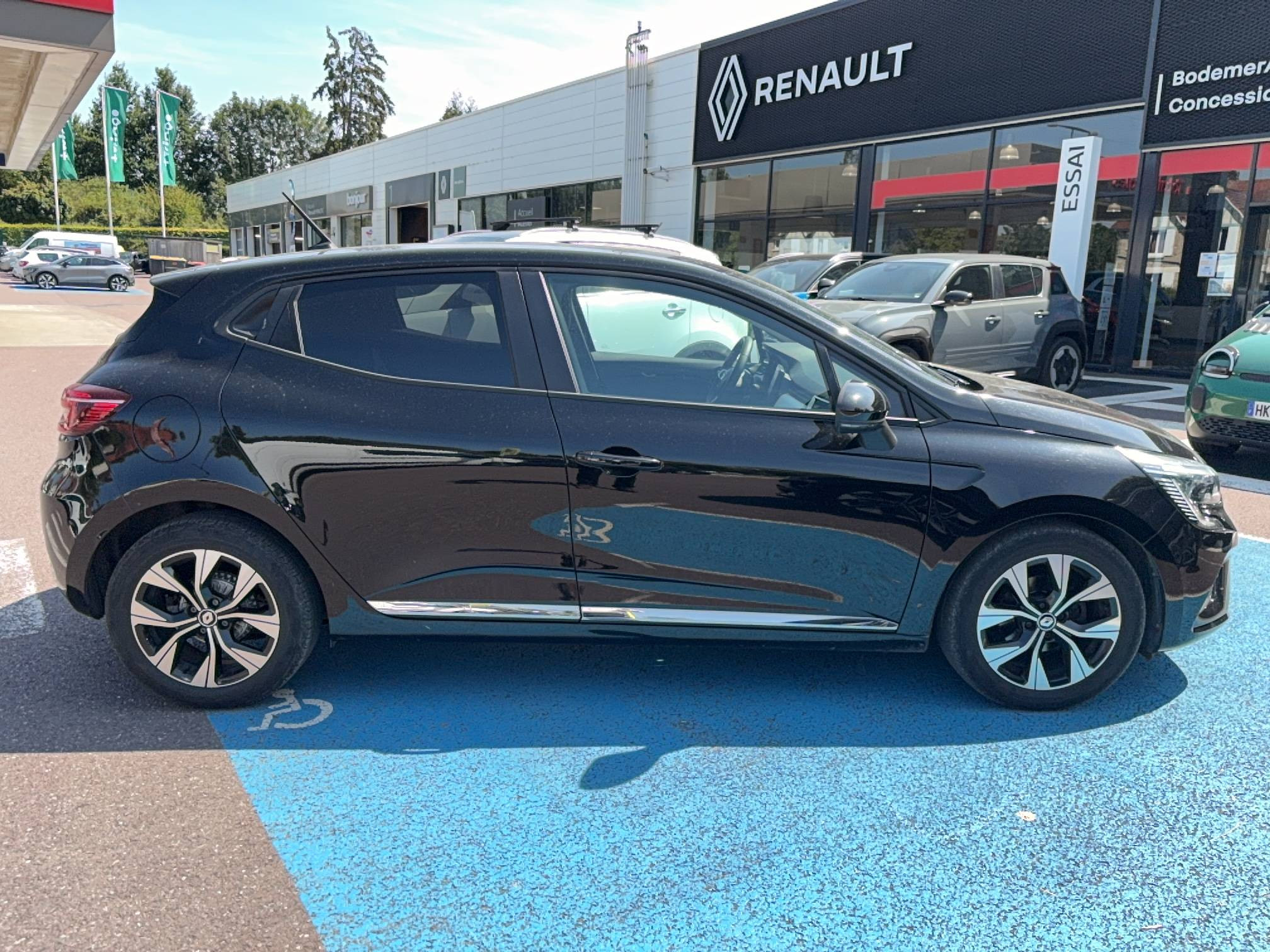Vente en ligne Renault Clio 5 Clio TCe 100 GPL au prix de 14 590 €