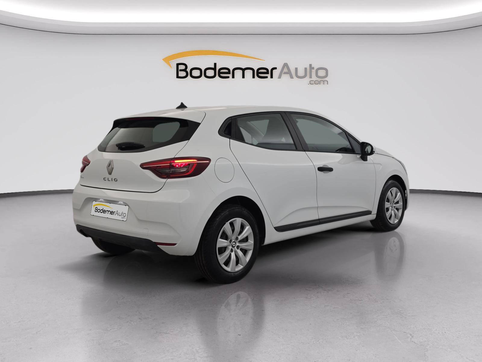 Vente en ligne Renault Clio 5 CLIO SOCIETE BLUE DCI 100 - 21N au prix de 11 990 €
