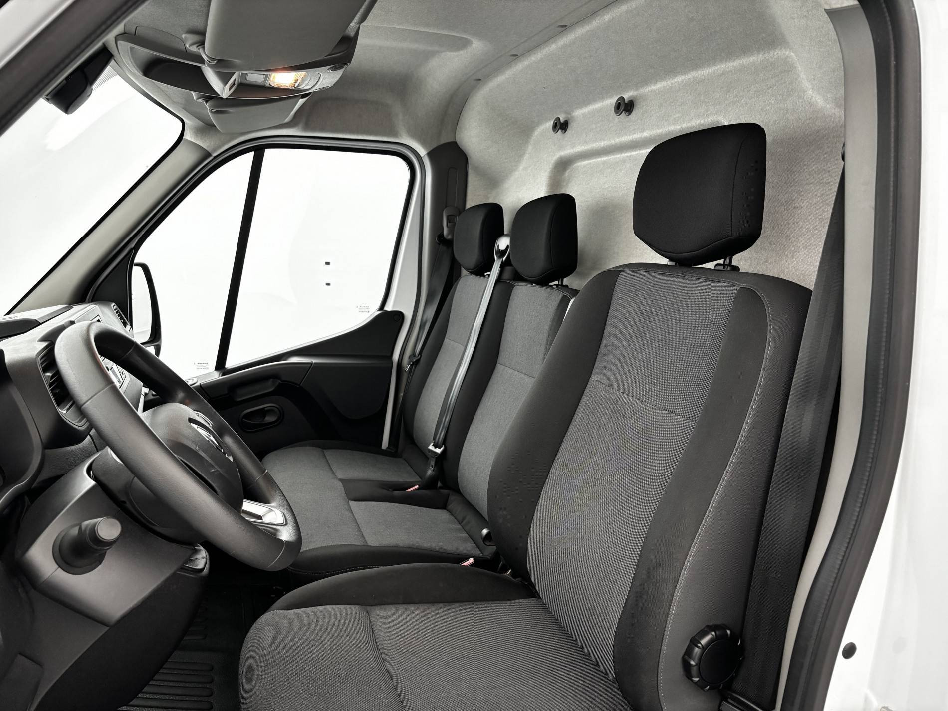 Vente en ligne Renault Master Fourgon MASTER FGN TRAC F3500 L2H2 BLUE DCI 135 au prix de 25 990 €