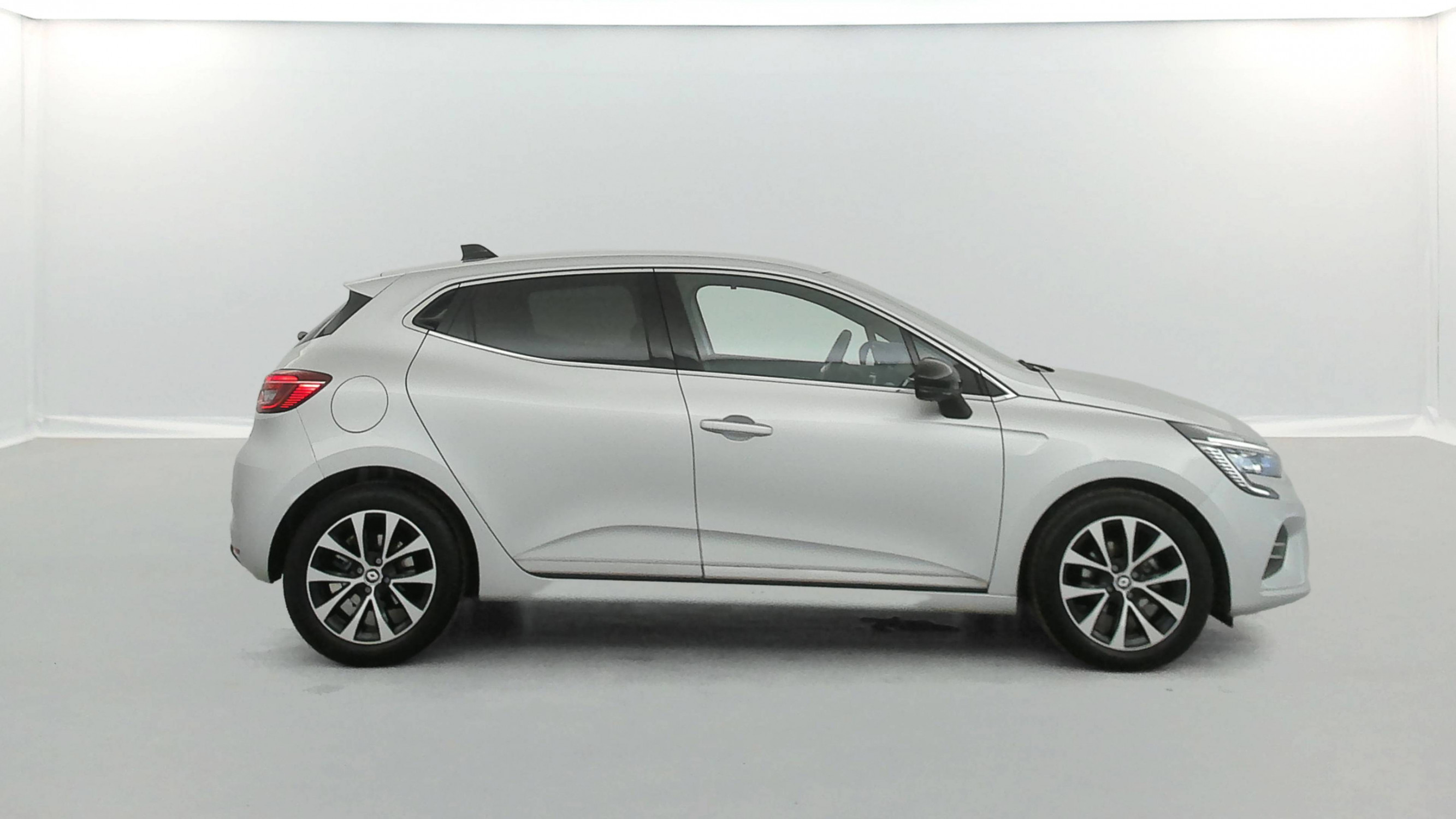 Vente en ligne Renault Clio 5 Clio TCe 90 au prix de 16 290 €