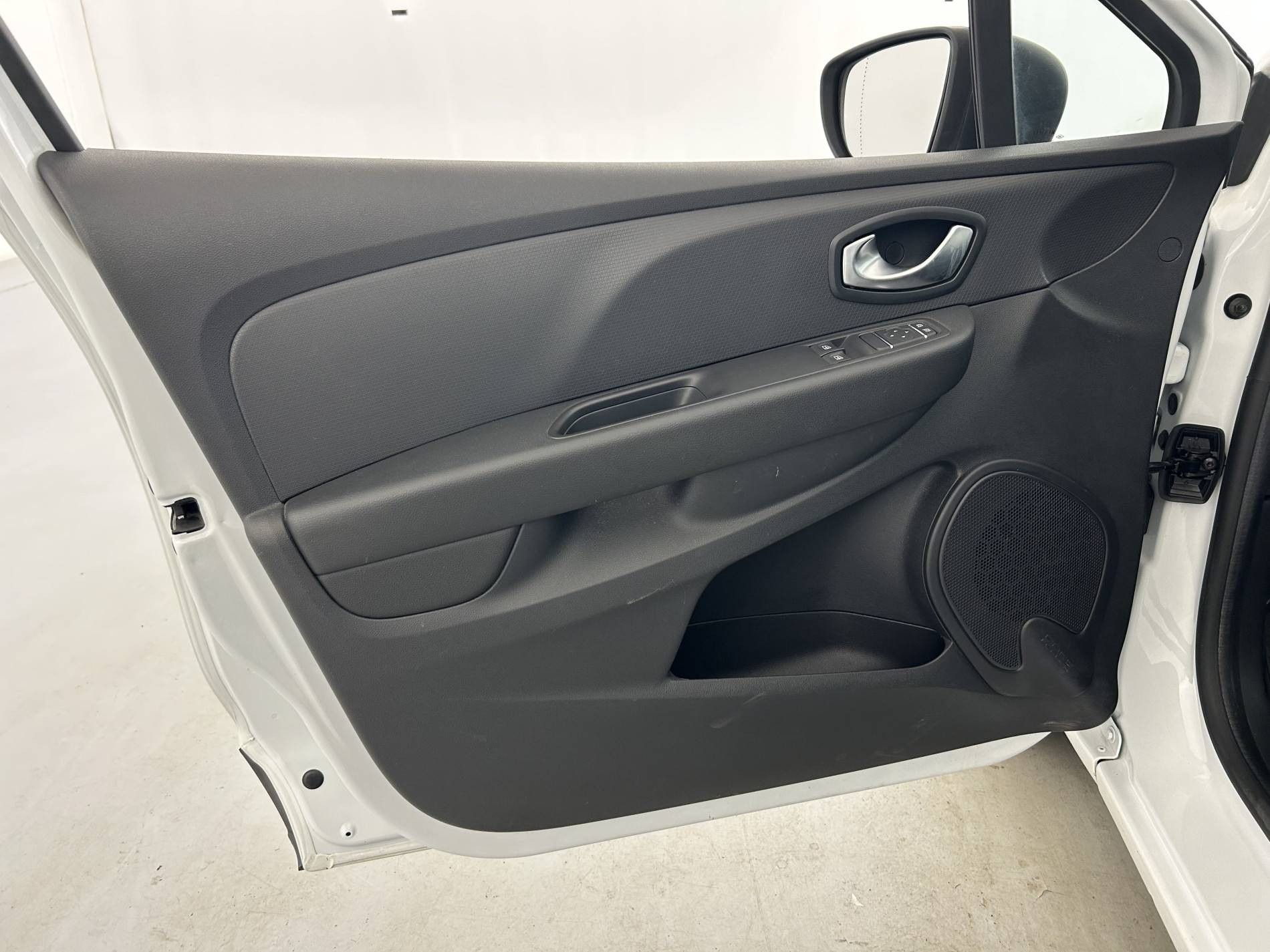 Vente en ligne Renault Clio 4 CLIO SOCIETE DCI 75 ENERGY au prix de 7 790 €