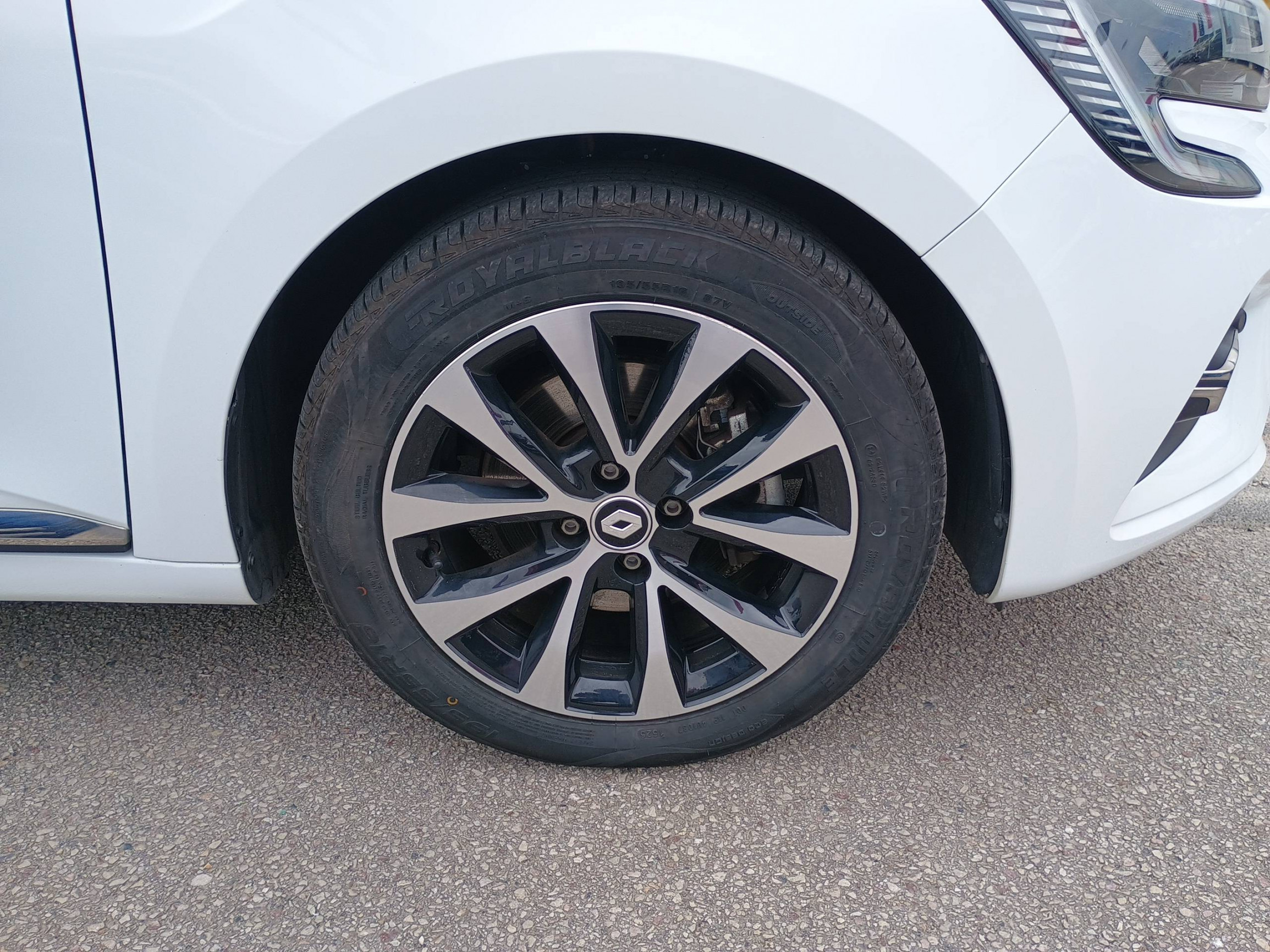 Vente en ligne Renault Clio 5 Clio E-Tech full hybrid 145 au prix de 16 990 €