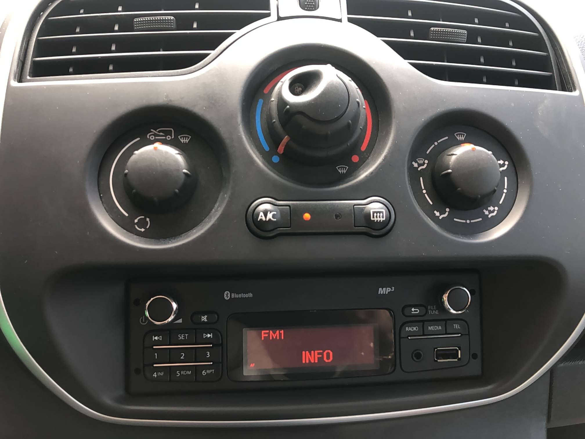 Vente en ligne Renault Kangoo Express  BLUE DCI 95 au prix de 12 990 €