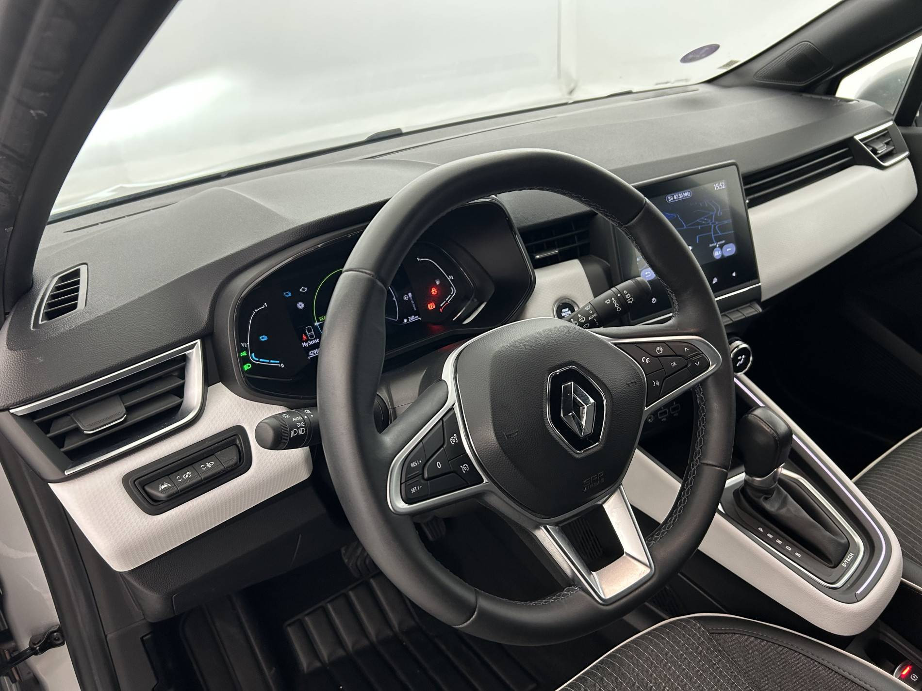 Vente en ligne Renault Clio 5 Clio E-Tech 140 - 21N au prix de 16 890 €