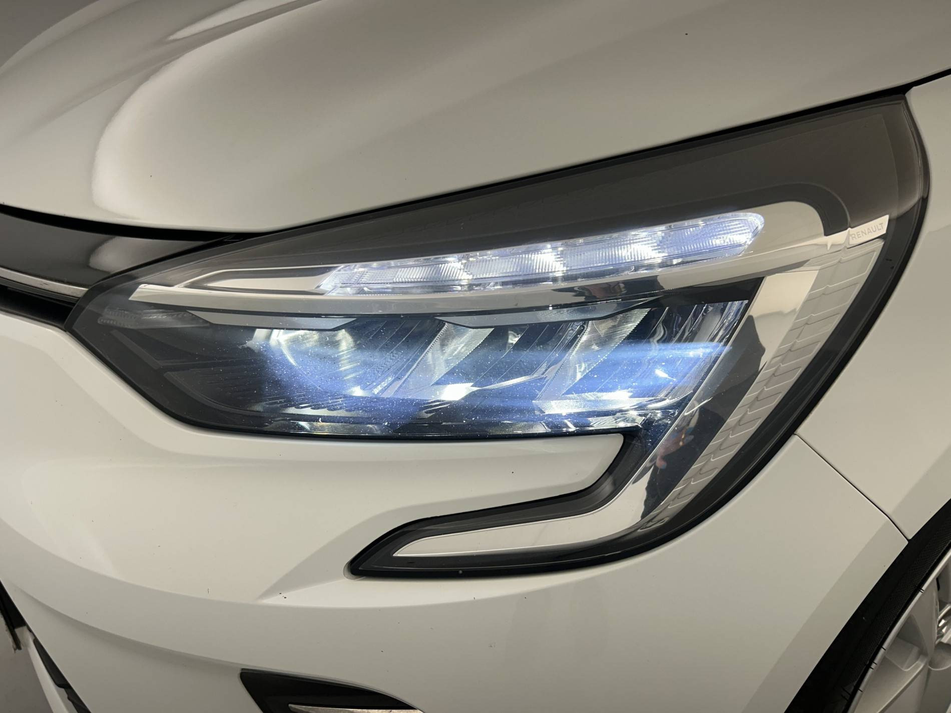 Vente en ligne Renault Clio 5 Clio E-Tech 140 - 21N au prix de 13 991 €