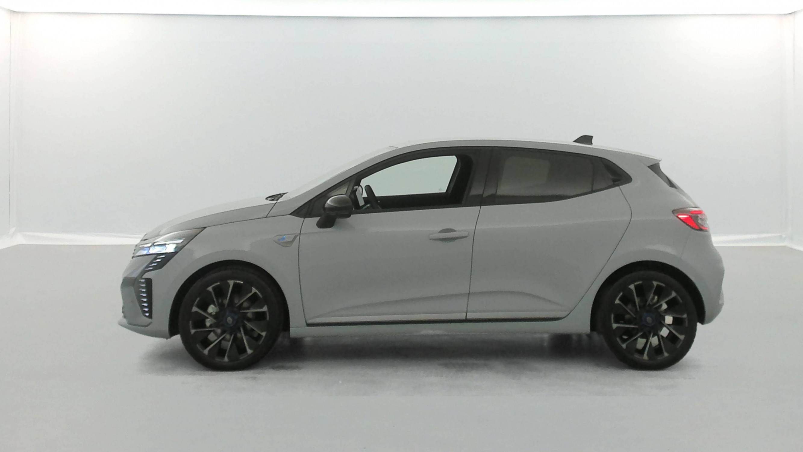 Vente en ligne Renault Clio 5 Clio E-Tech full hybrid 145 ch GSR2 au prix de 23 890 €