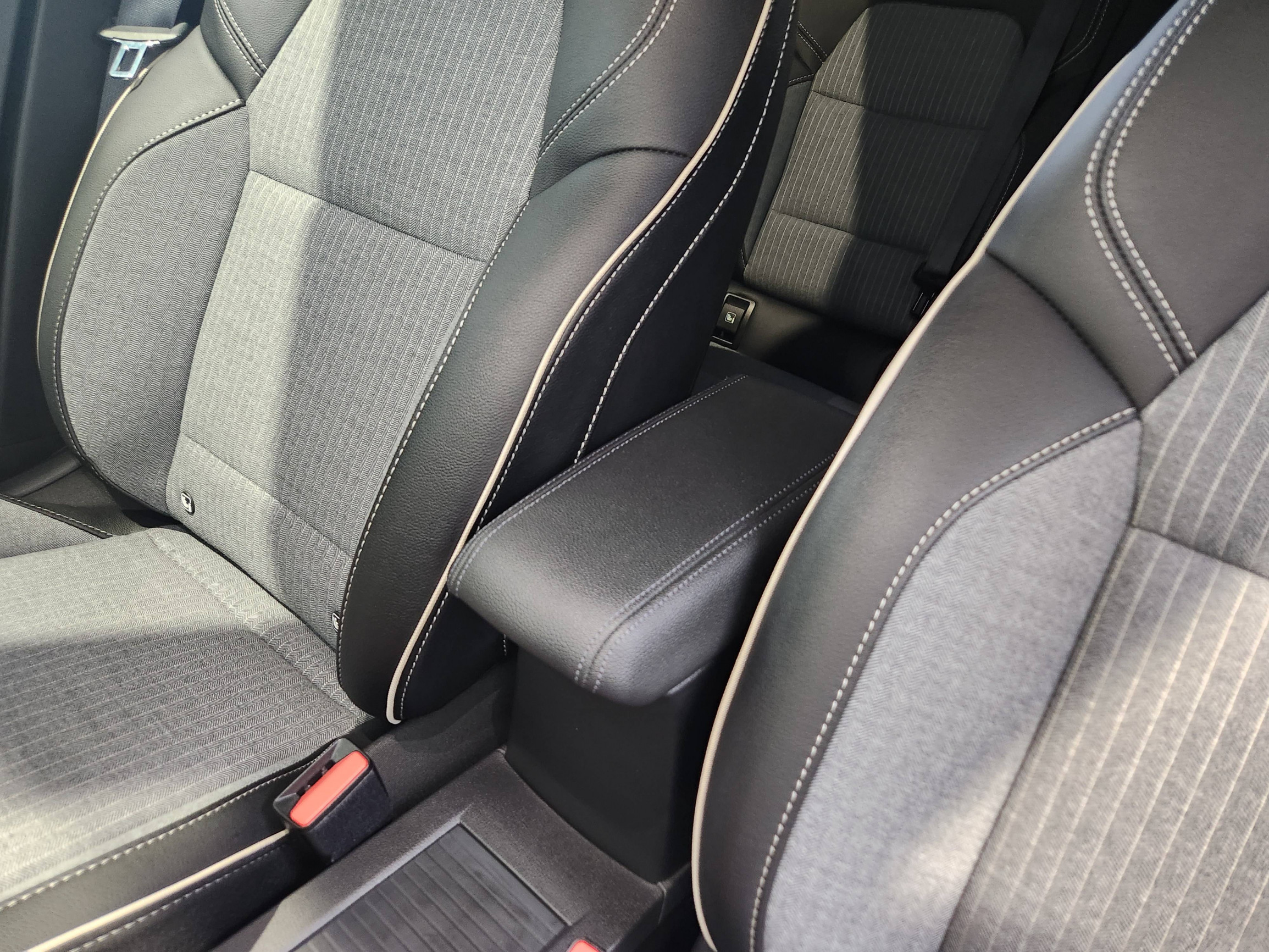 Vente en ligne Renault Clio 5 Clio E-Tech full hybrid 145 au prix de 18 890 €