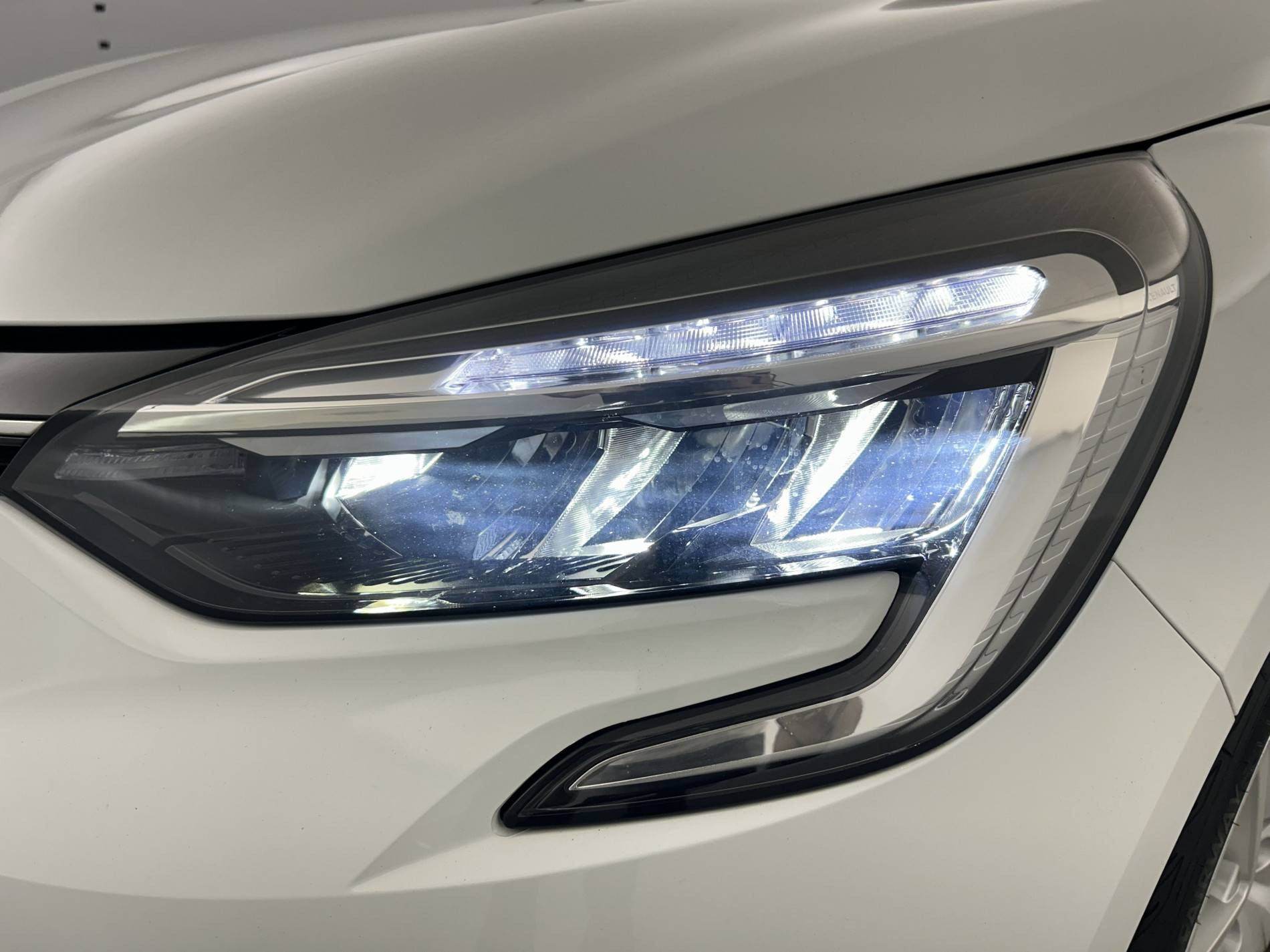 Vente en ligne Renault Clio 5 Clio E-Tech 140 - 21N au prix de 16 590 €