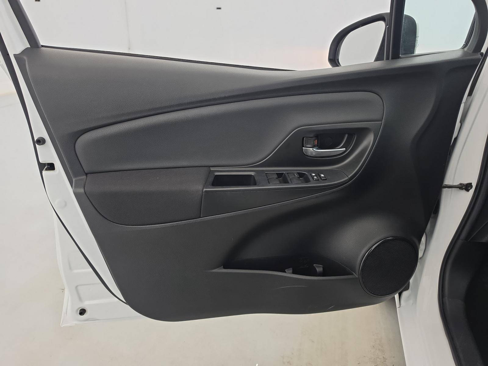 Vente en ligne Toyota Yaris Yaris Pro 110 VVT-i CVT au prix de 12 990 €