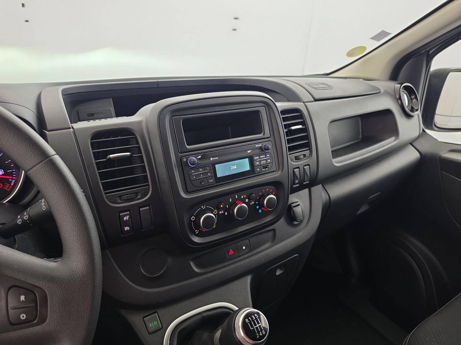 Vente en ligne Renault Trafic 3 Fourgon TRAFIC FGN L1H1 1000 KG DCI 120 au prix de 17 990 €