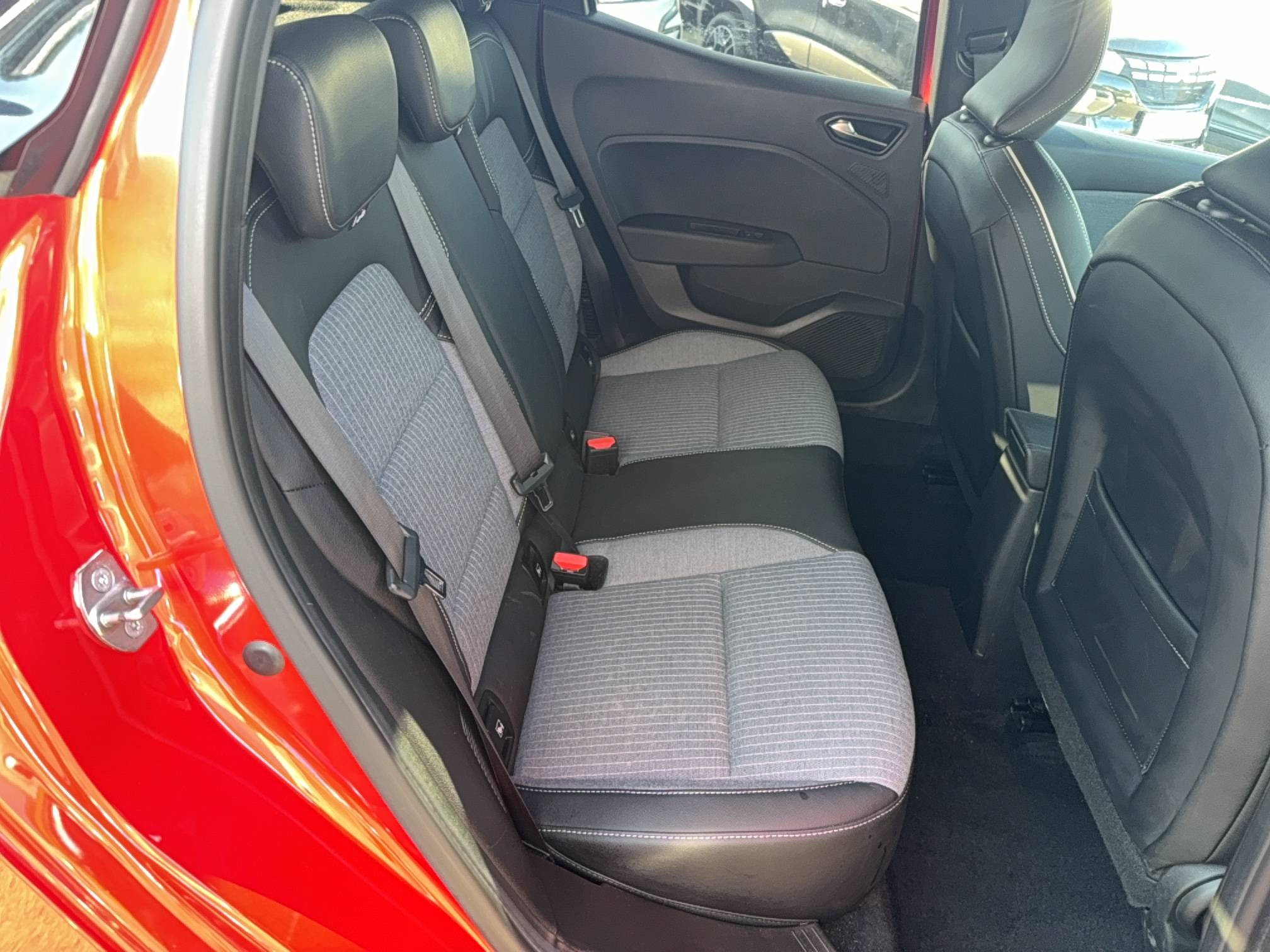 Vente en ligne Renault Clio 5 Clio E-Tech full hybrid 145 au prix de 17 990 €
