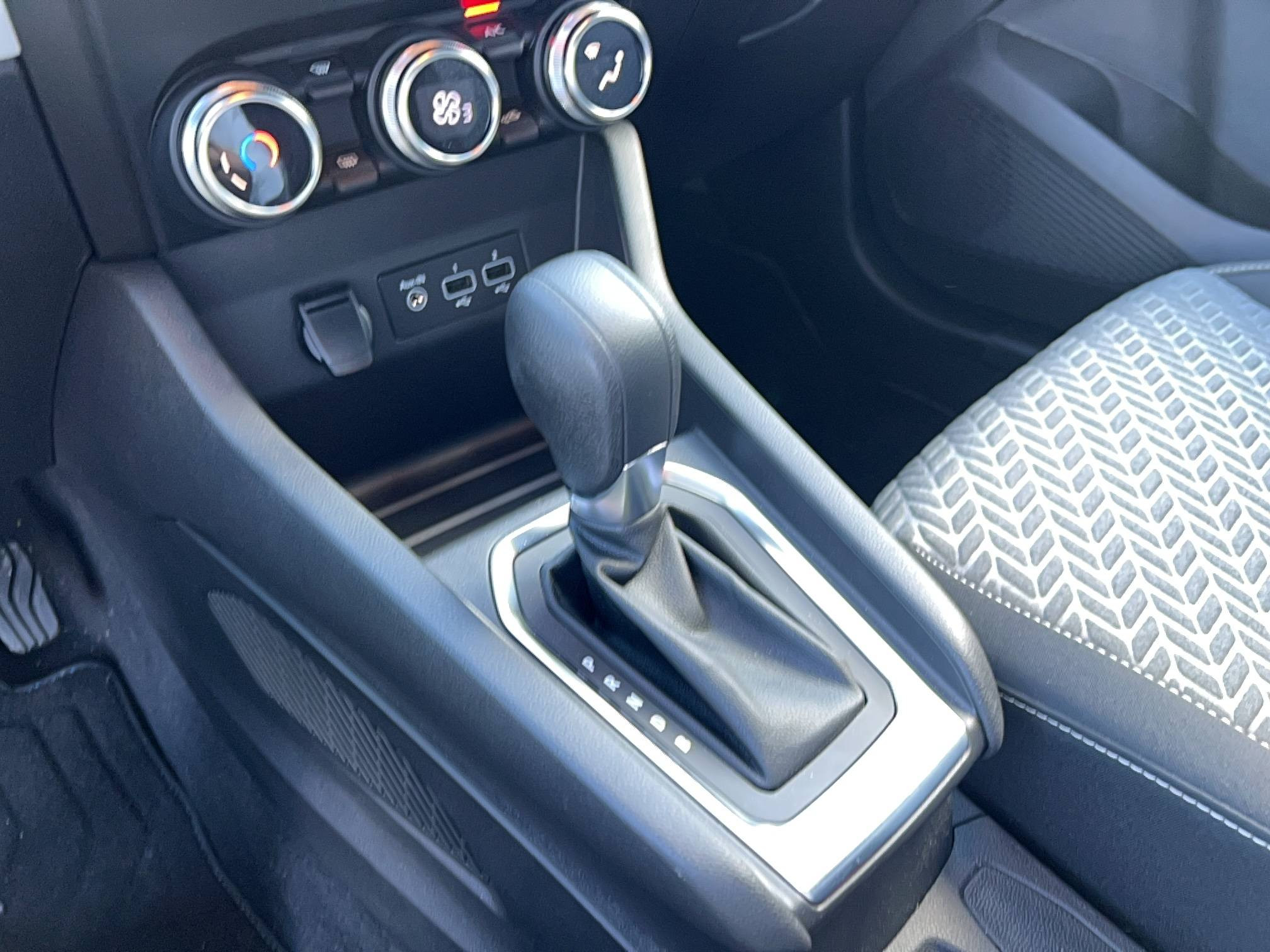 Vente en ligne Renault Clio 5 Clio E-Tech full hybrid 145 au prix de 16 990 €
