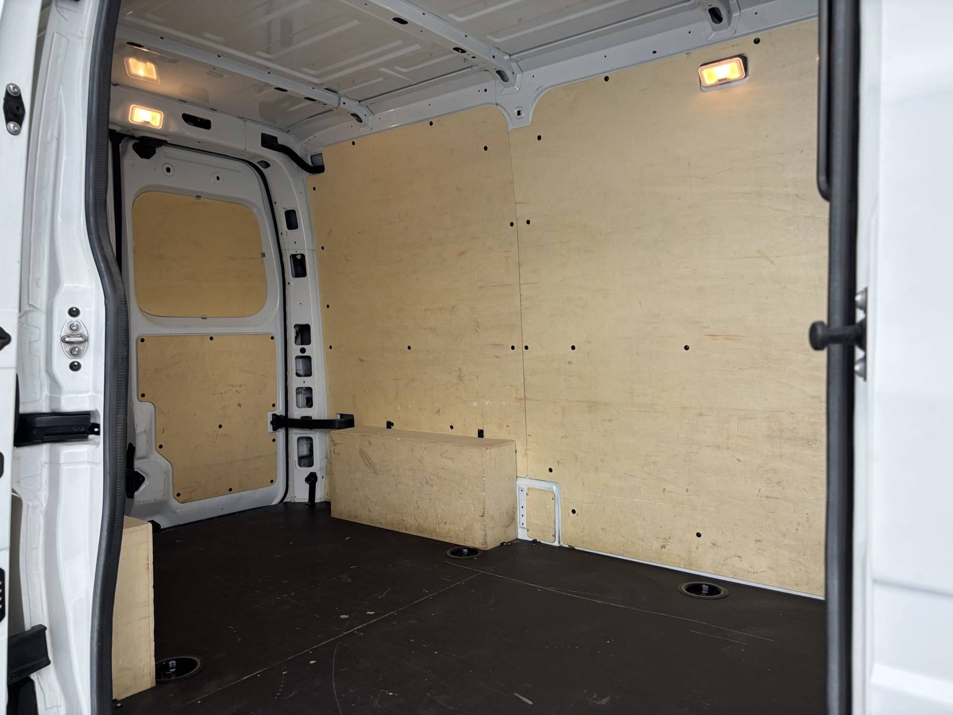 Vente en ligne Renault Master Fourgon MASTER FG BLUE DCI 130 L2H2 3T5 TR au prix de 29 900 €