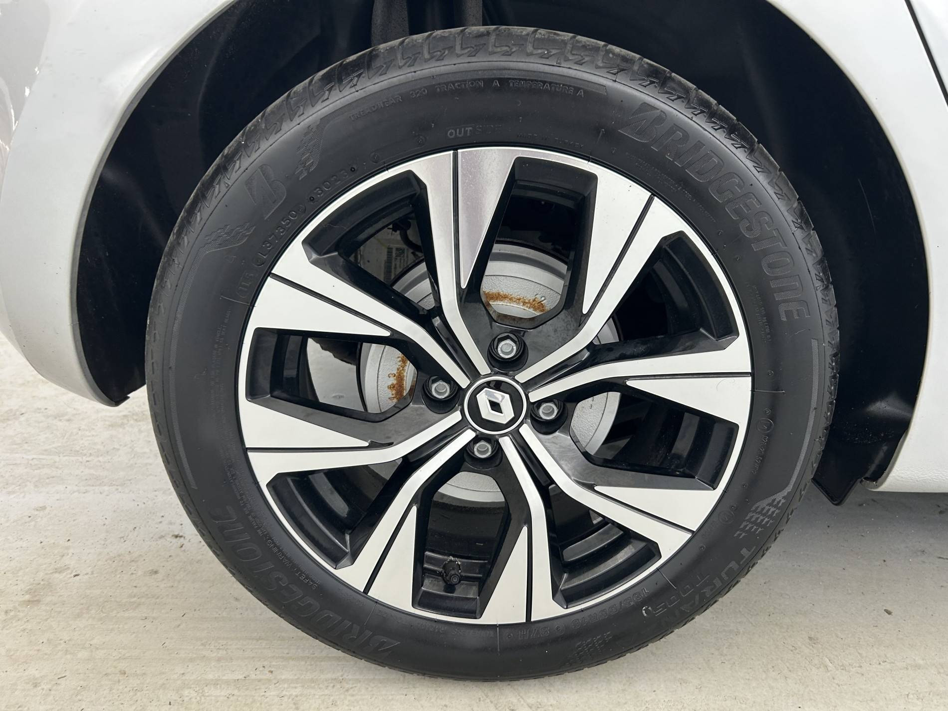 Vente en ligne Renault Clio 5 Clio E-Tech full hybrid 145 au prix de 17 490 €