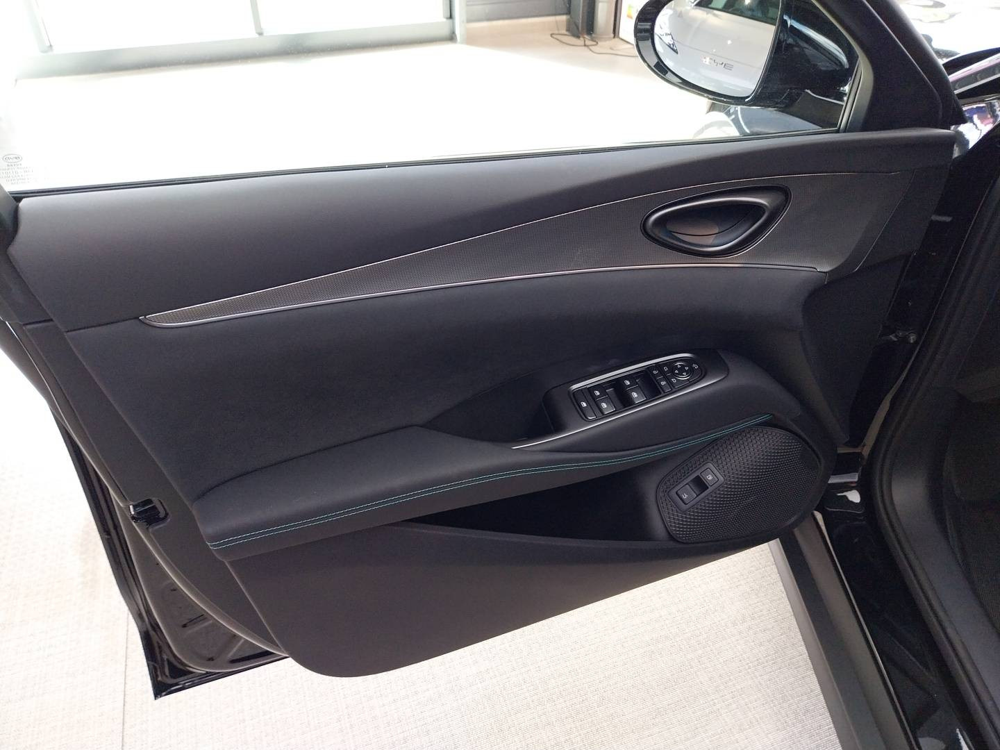 Vente en ligne Byd Seal 6 DM-i  1.5l DM-i 156 kW PHEV au prix de 33 890 €