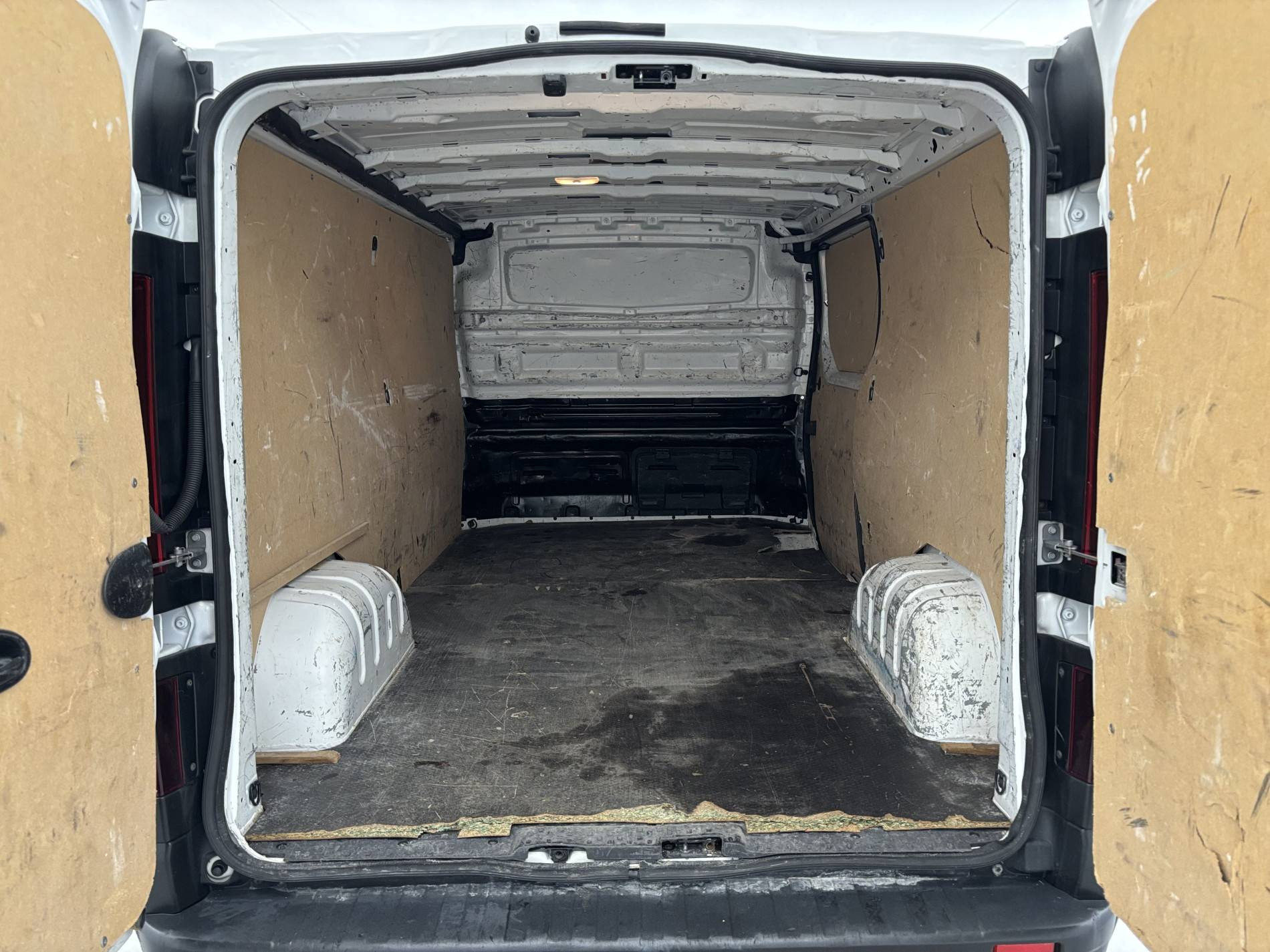 Vente en ligne Renault Trafic 3 Fourgon TRAFIC FGN L2H1 3000 KG BLUE DCI 130 au prix de 22 490 €