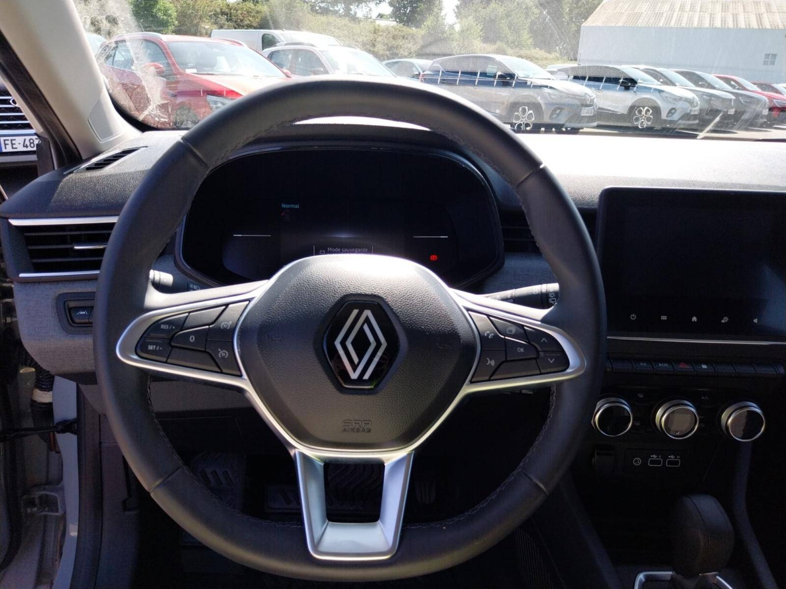 Vente en ligne Renault Clio 5 Clio E-Tech full hybrid 145 au prix de 18 991 €
