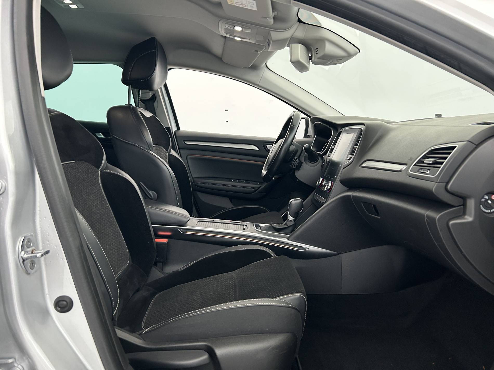 Vente en ligne Renault Megane 4 Mégane IV Berline Blue dCi 115 EDC au prix de 16 390 €