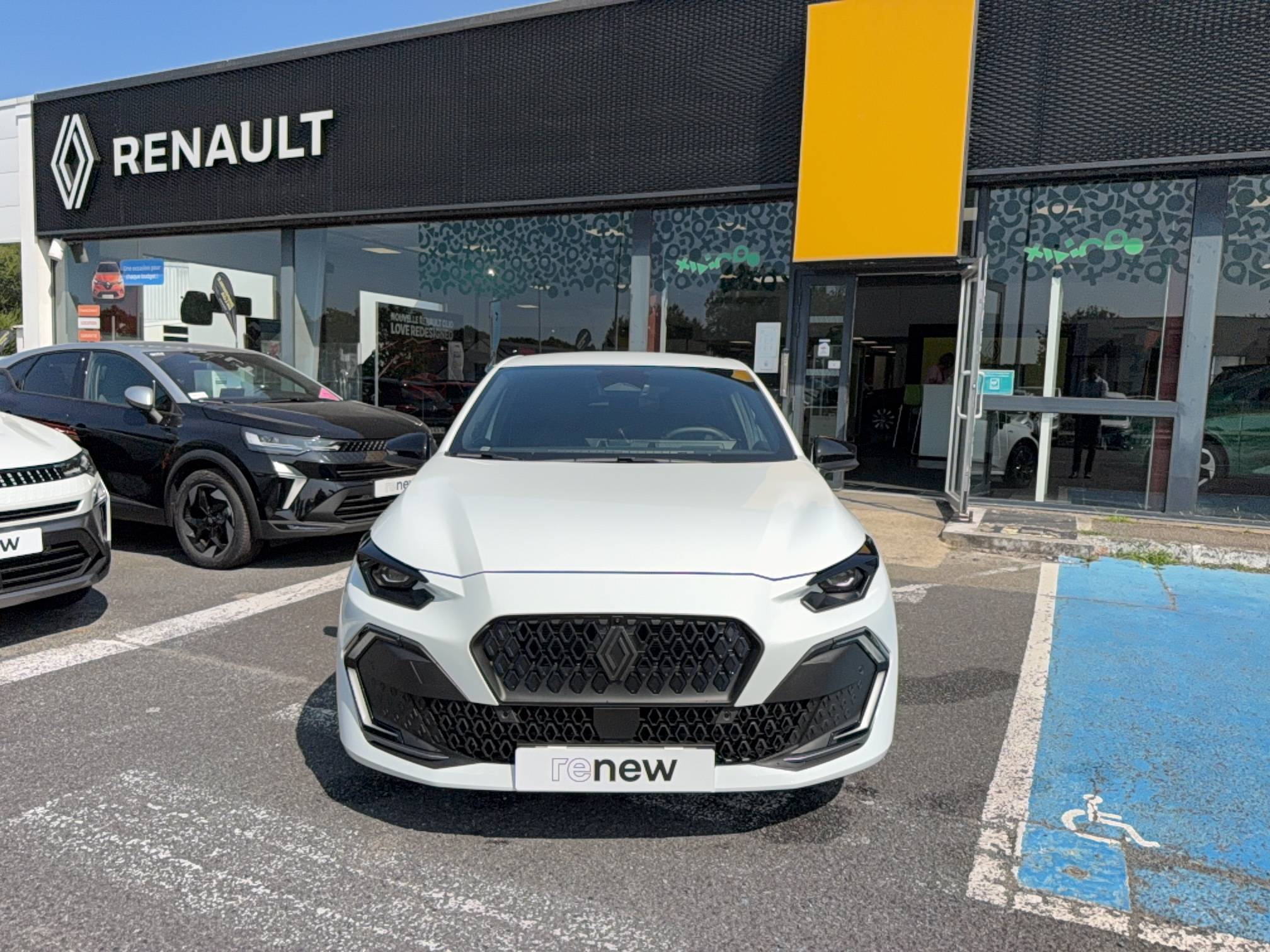 Vente en ligne Renault Clio 6 Clio E-Tech full hybrid 160 ch au prix de 29 800 €