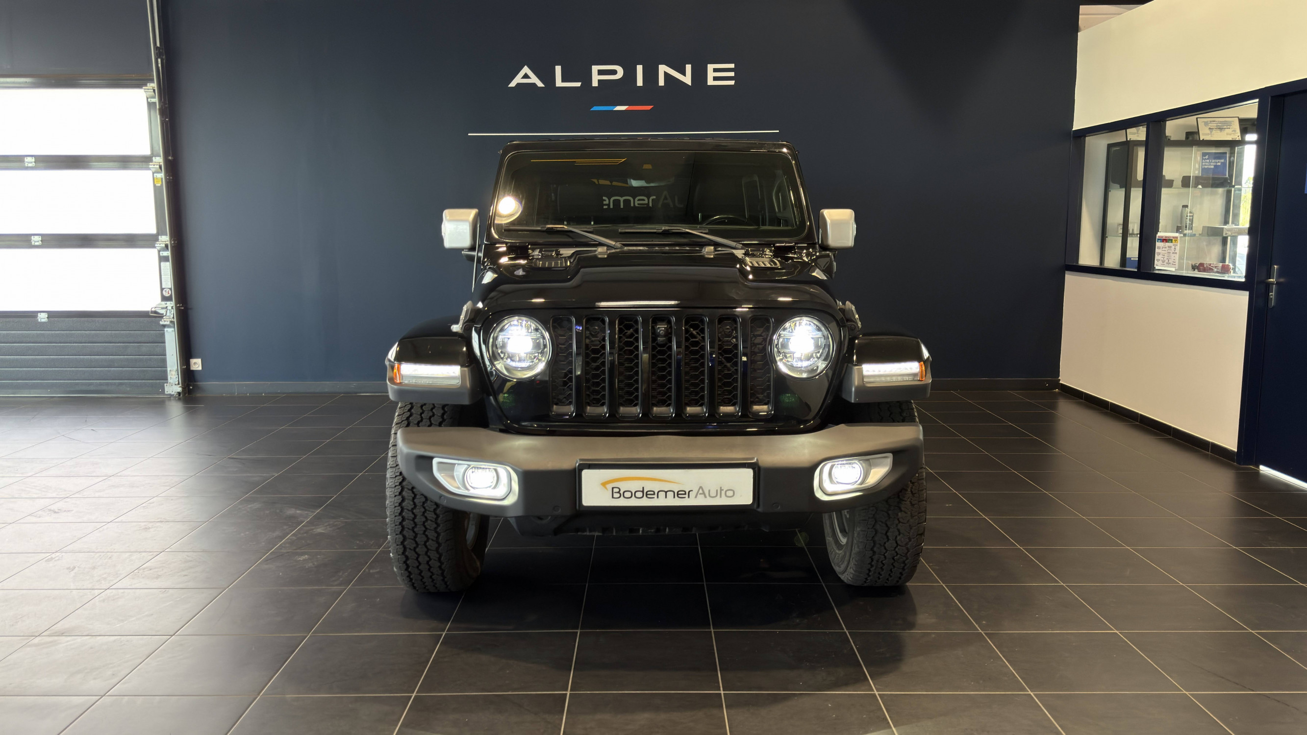 Vente en ligne Jeep Wrangler  Unlimited 4xe 2.0 l T 380 ch PHEV 4x4 BVA8 au prix de 52 990 €