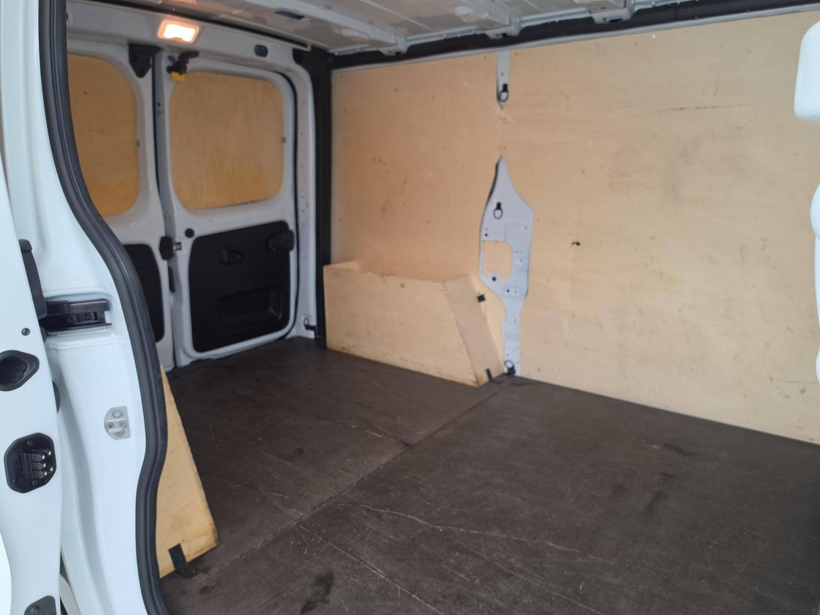 Vente en ligne Renault Trafic 3 Fourgon TRAFIC FG BLUE DCI 130 L1H1 3T GSR2 au prix de 22 990 €