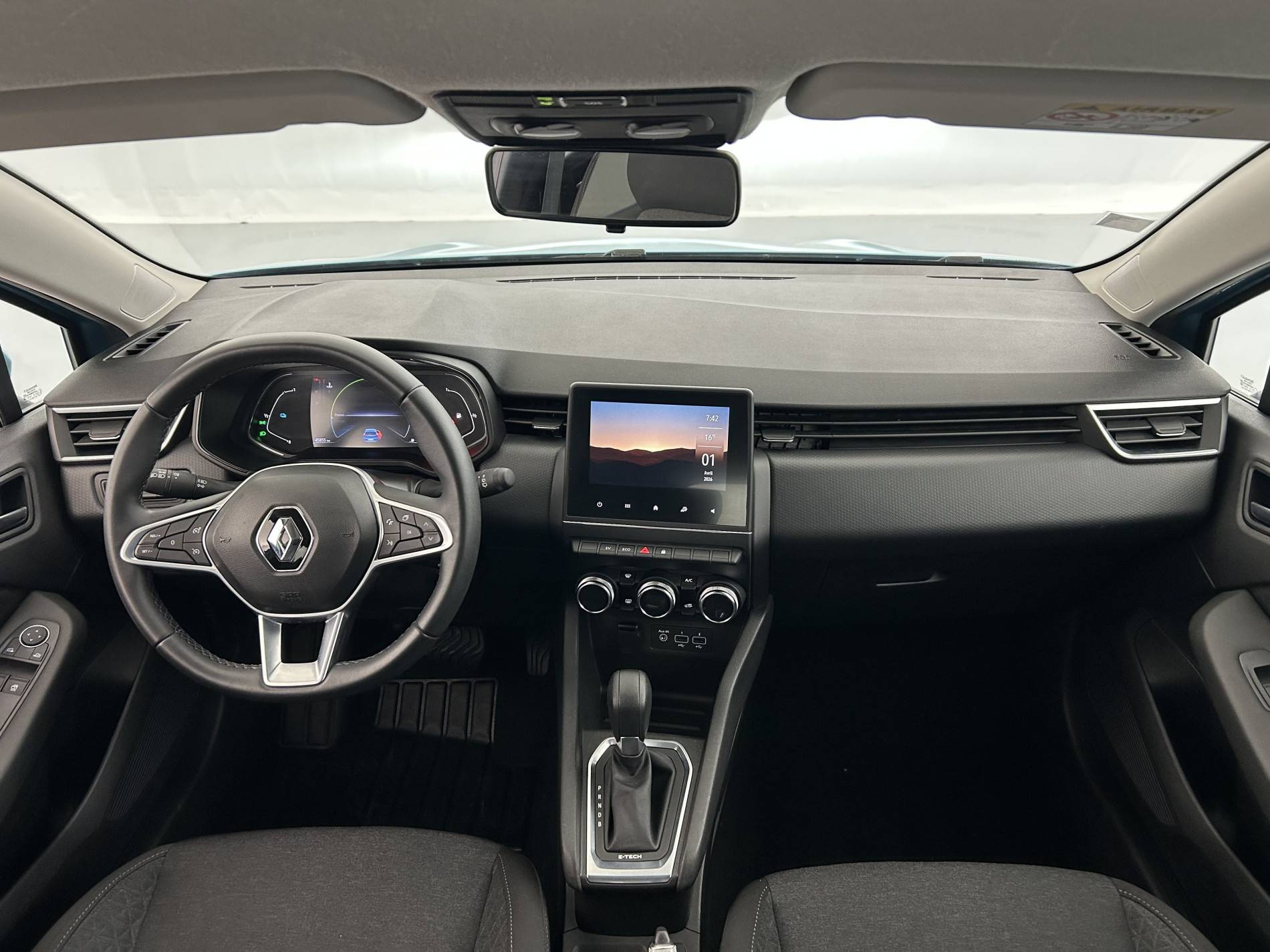 Vente en ligne Renault Clio 5 Clio E-Tech 140 - 21N au prix de 15 390 €