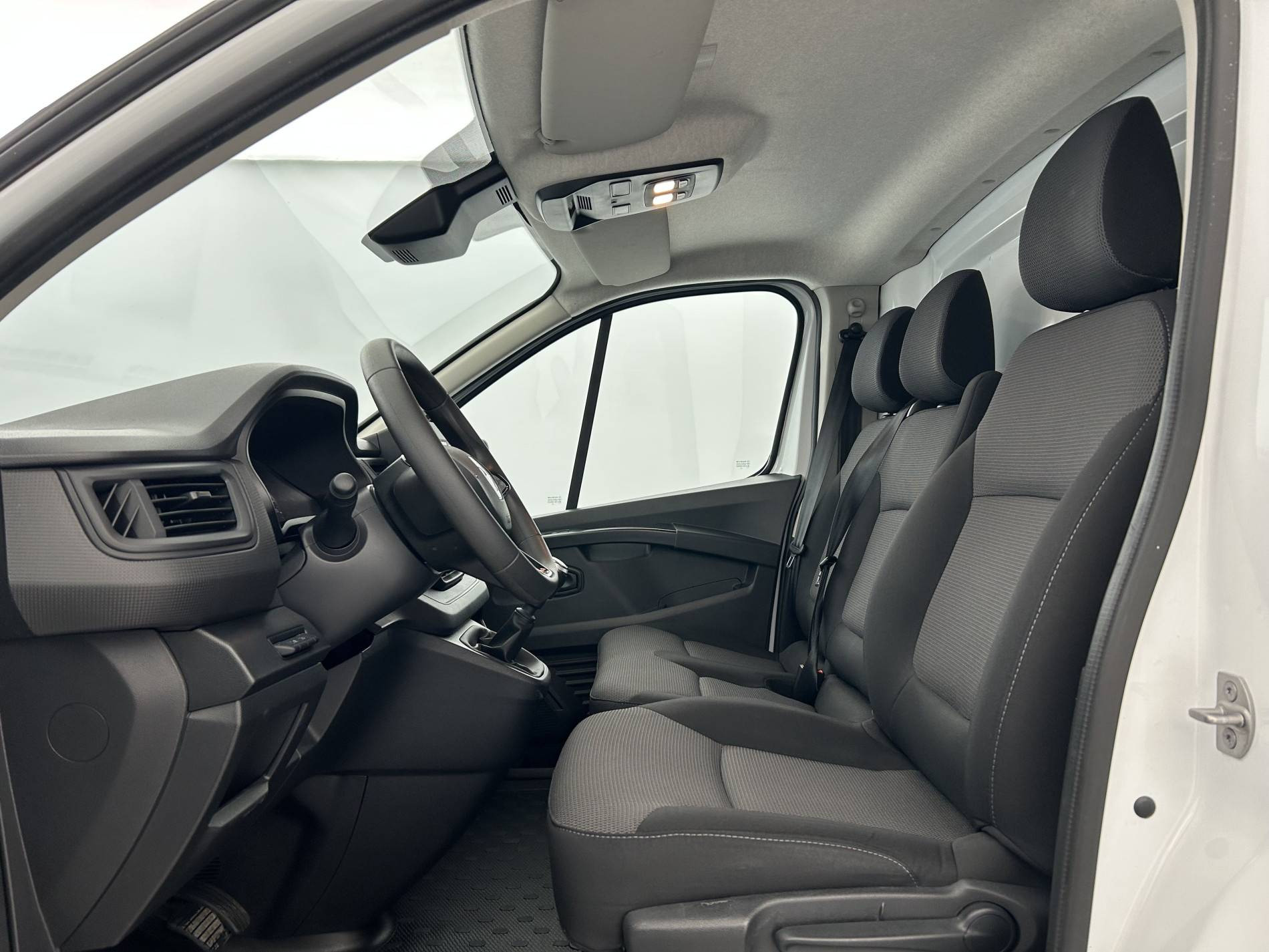Vente en ligne Renault Trafic 3 Fourgon TRAFIC FGN L2H1 3000 KG BLUE DCI 130 au prix de 22 990 €