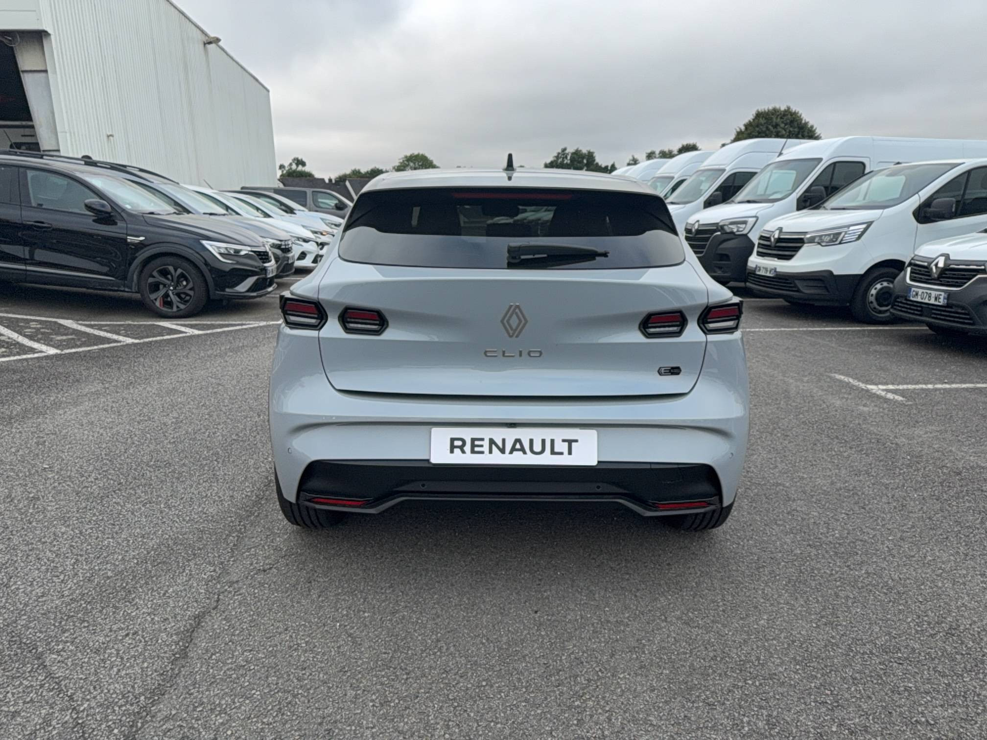 Vente en ligne Renault Clio 6 Clio E-Tech full hybrid 160 ch au prix de 25 990 €