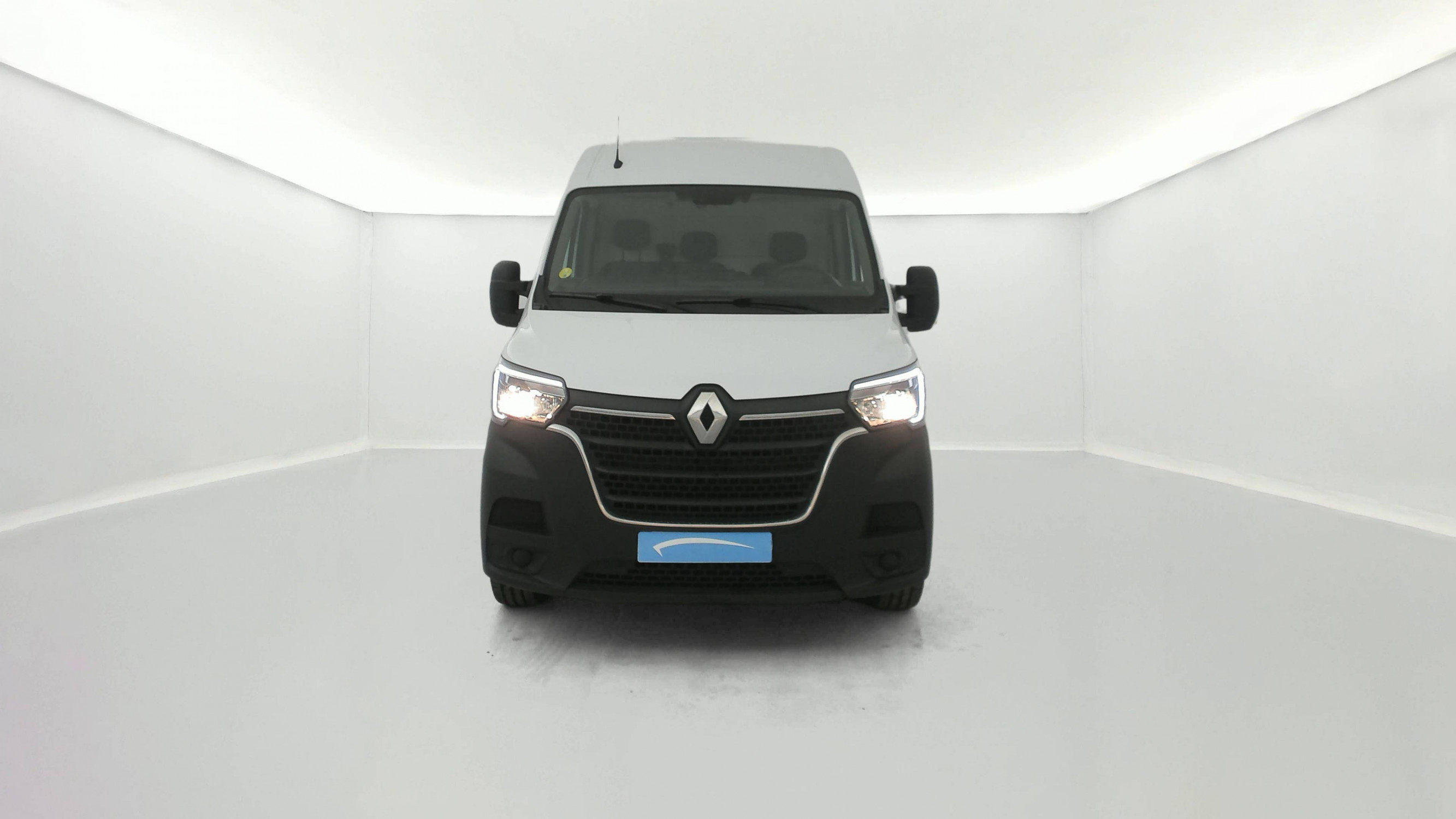 Vente en ligne Renault Master Fourgon MASTER FGN TRAC F3500 L2H2 BLUE DCI 135 au prix de 23 990 €
