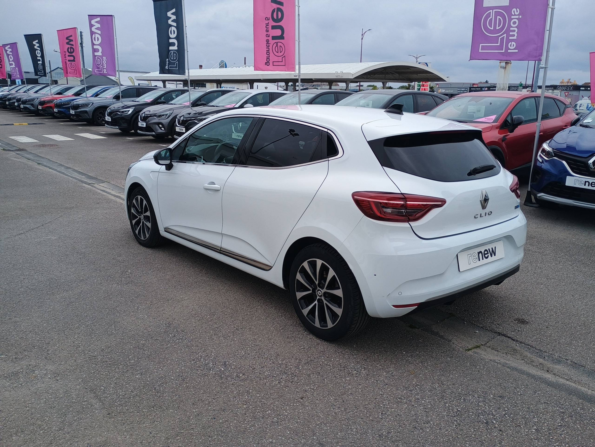 Vente en ligne Renault Clio 5 Clio E-Tech full hybrid 145 au prix de 16 990 €