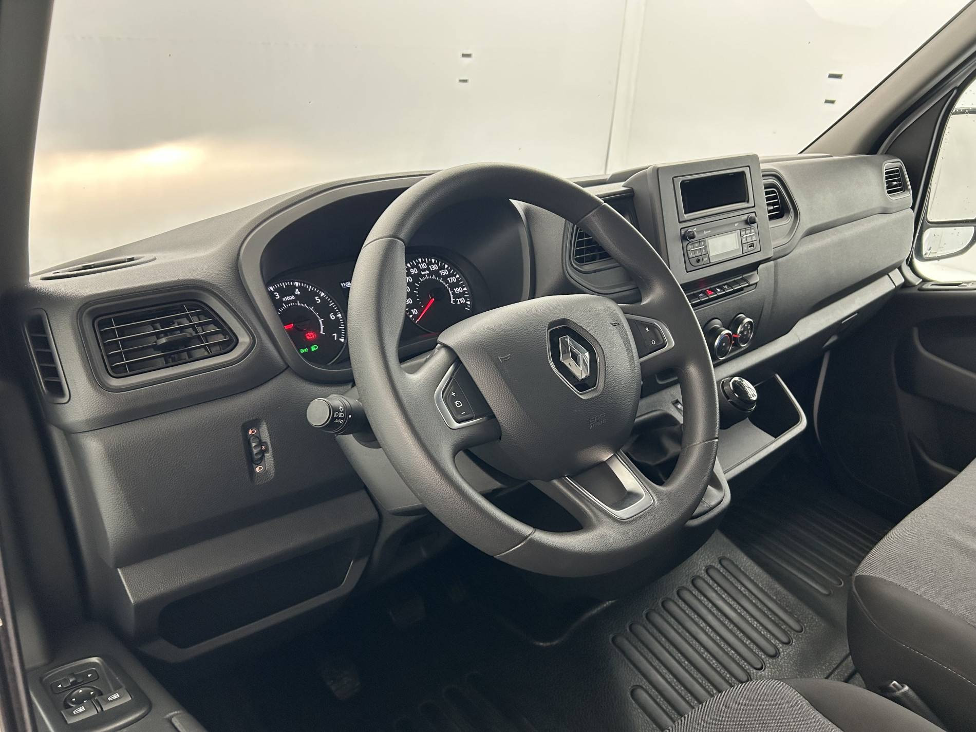 Vente en ligne Renault Master Fourgon MASTER FGN TRAC F3500 L2H2 BLUE DCI 135 au prix de 27 990 €