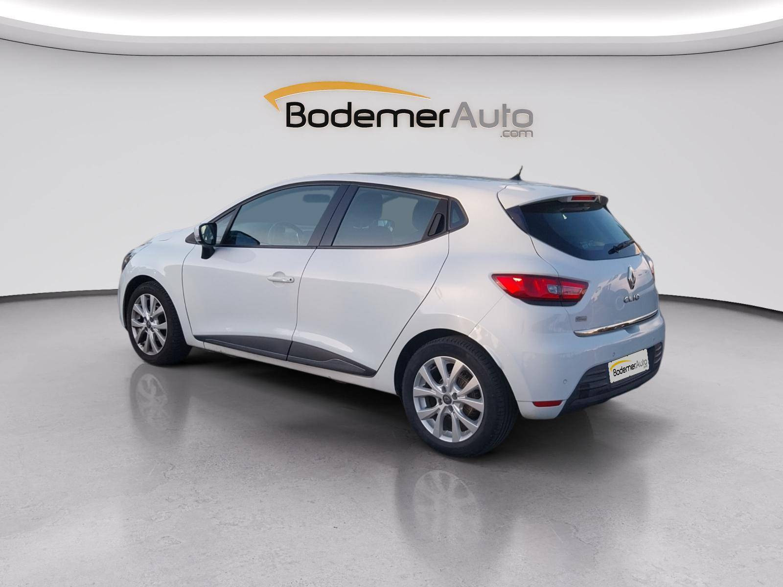 Vente en ligne Renault Clio 4 Estate Clio Estate dCi 90 E6C au prix de 11 590 €