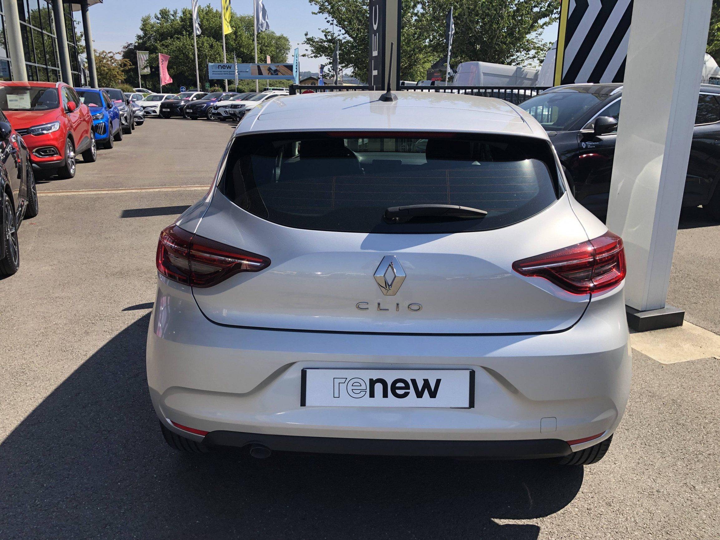 Vente en ligne Renault Clio 5 Clio TCe 90 au prix de 14 790 €