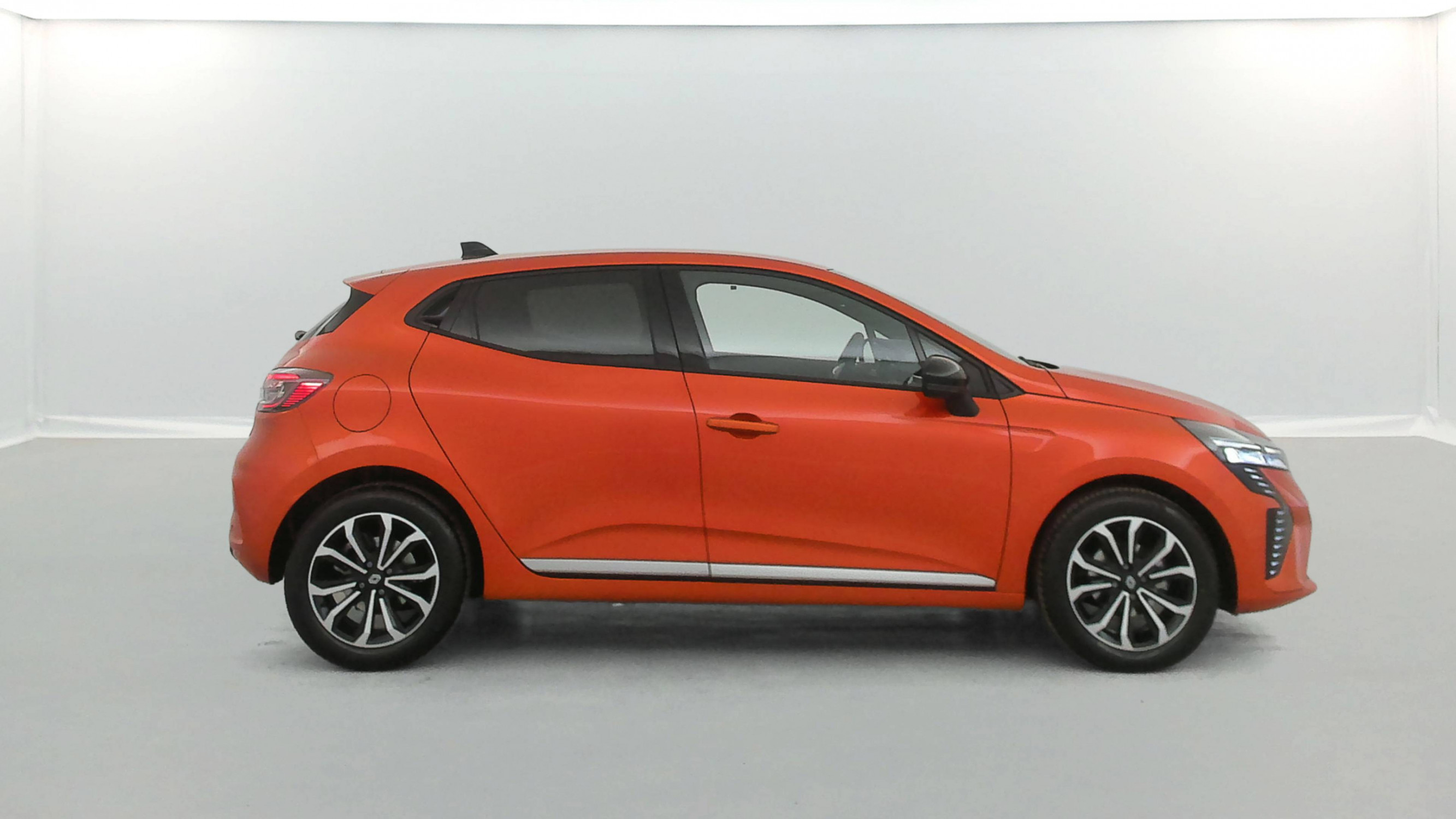 Vente en ligne Renault Clio 5 Clio Eco-G 100 ch GSR2 au prix de 17 970 €